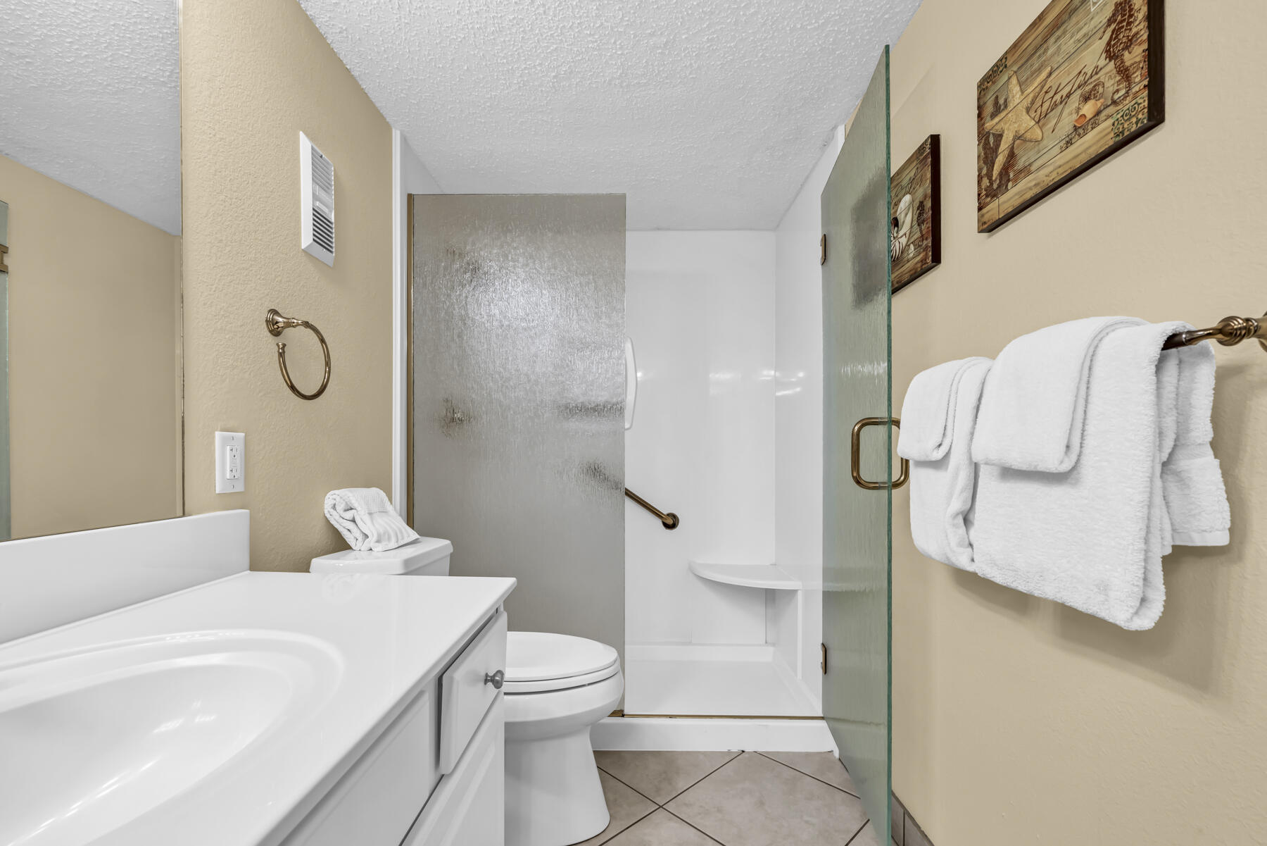 ISLANDER CONDO - Residential