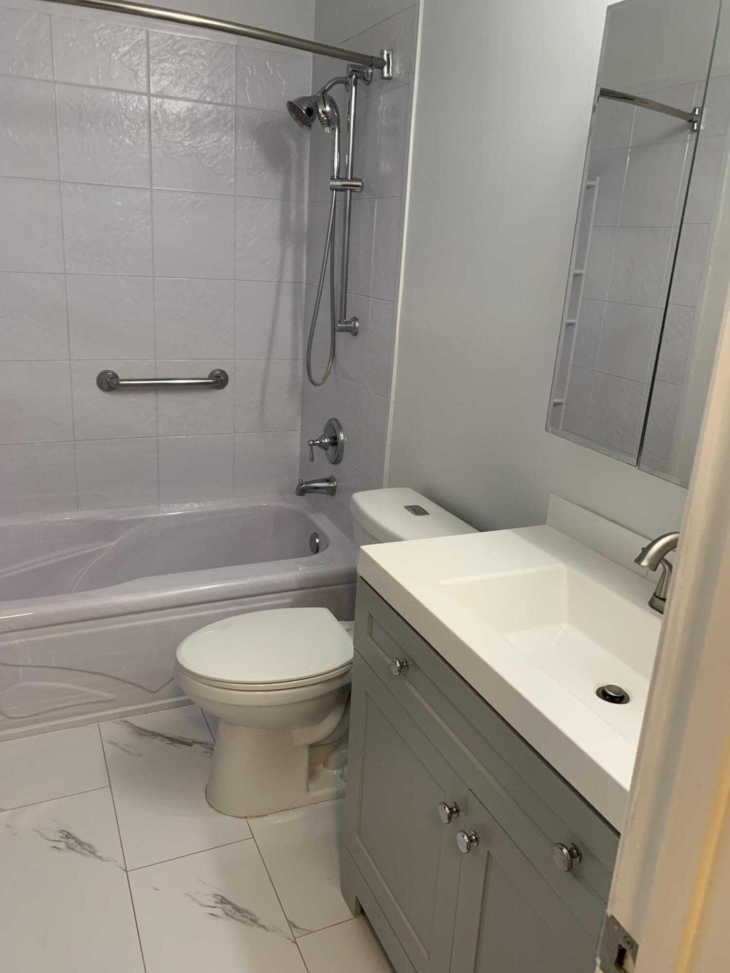 BIENVILLE SQUARE T/H - Residential Lease