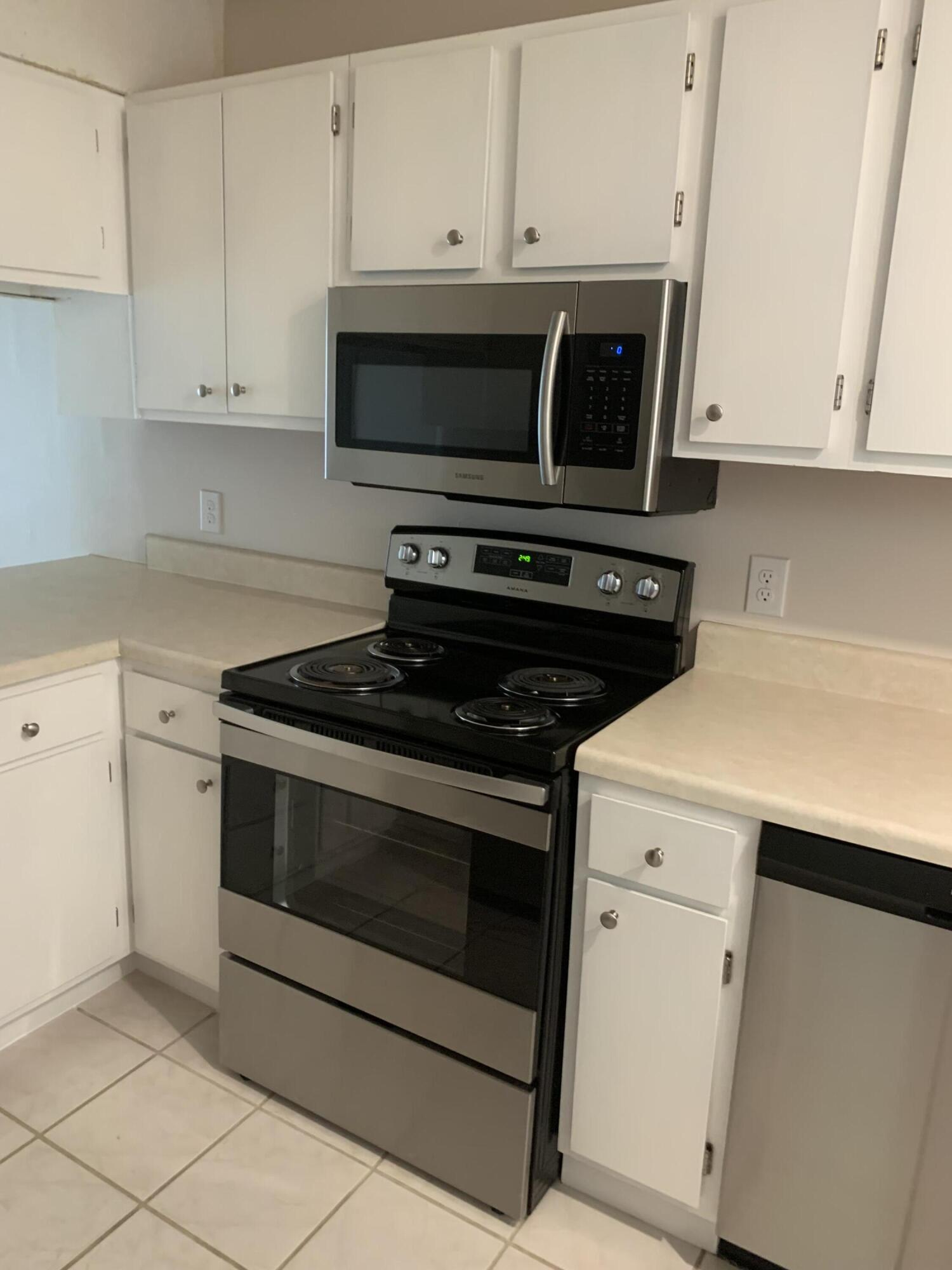 BIENVILLE SQUARE T/H - Residential Lease