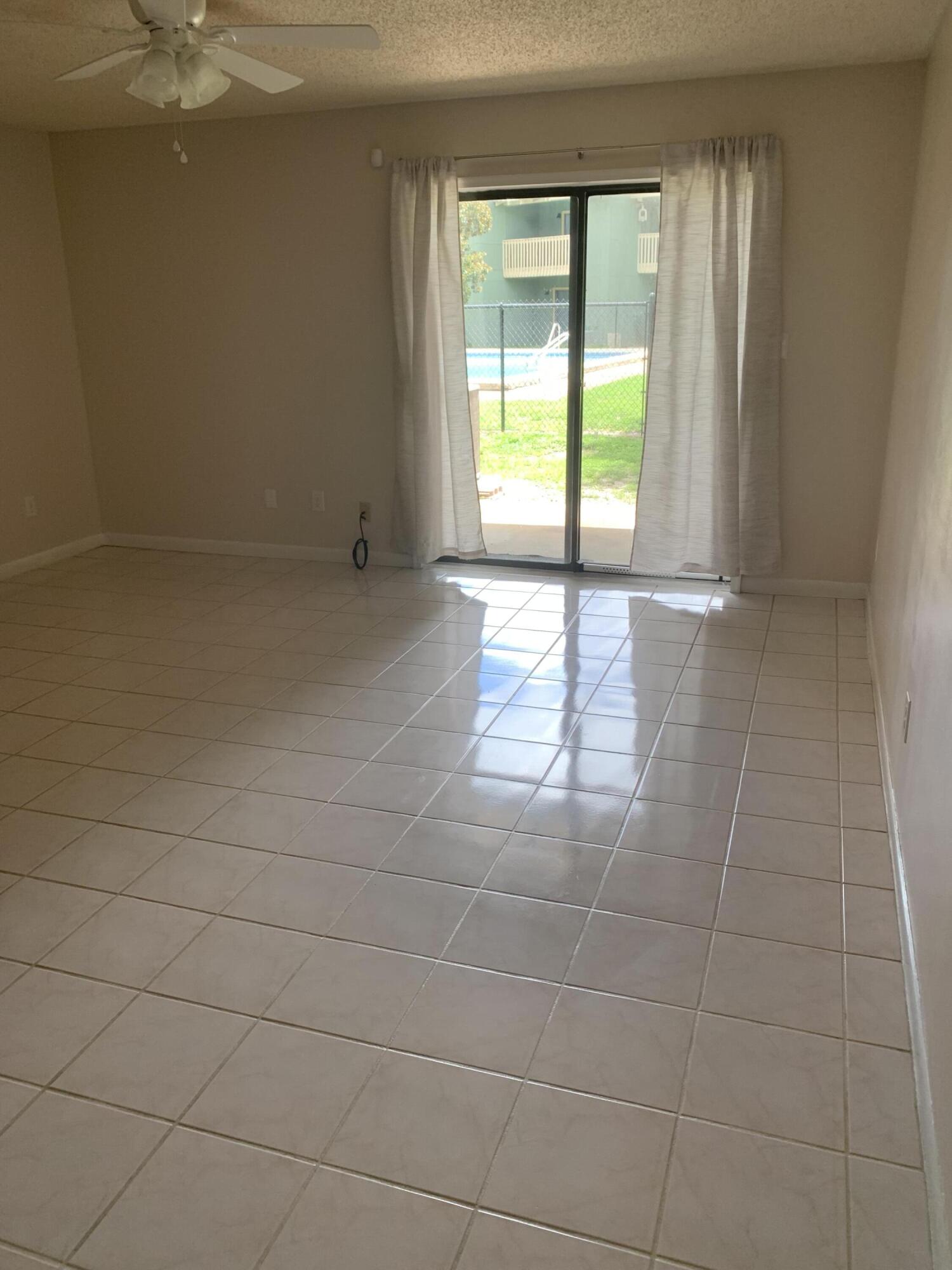 BIENVILLE SQUARE T/H - Residential Lease