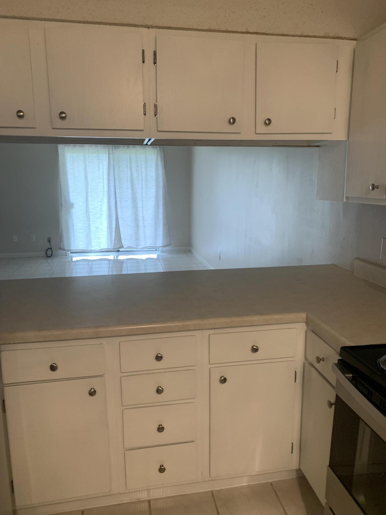 BIENVILLE SQUARE T/H - Residential Lease