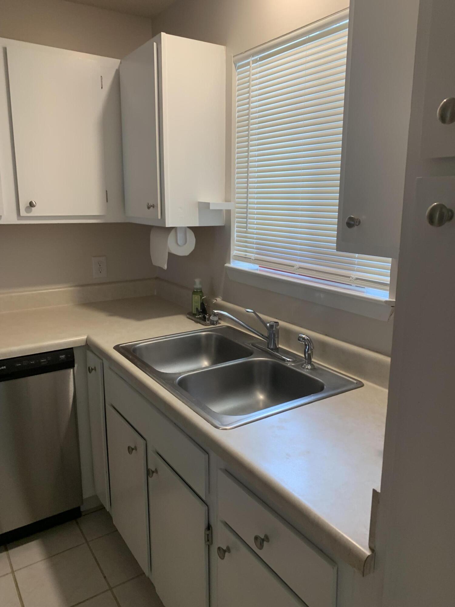 BIENVILLE SQUARE T/H - Residential Lease