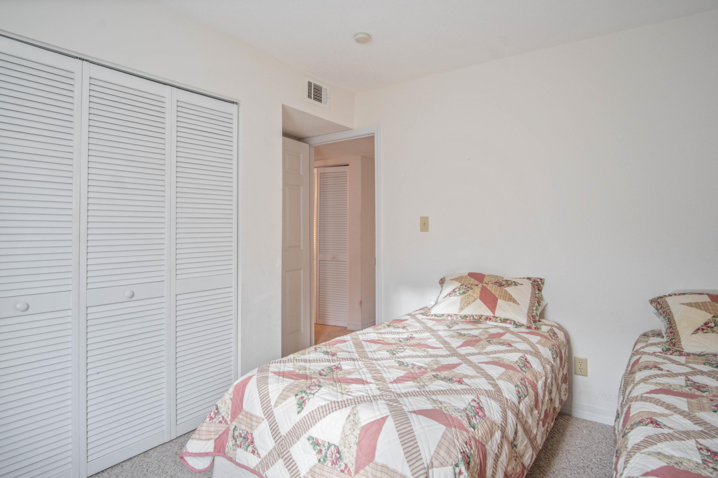 FINISTERRA CONDO - Residential