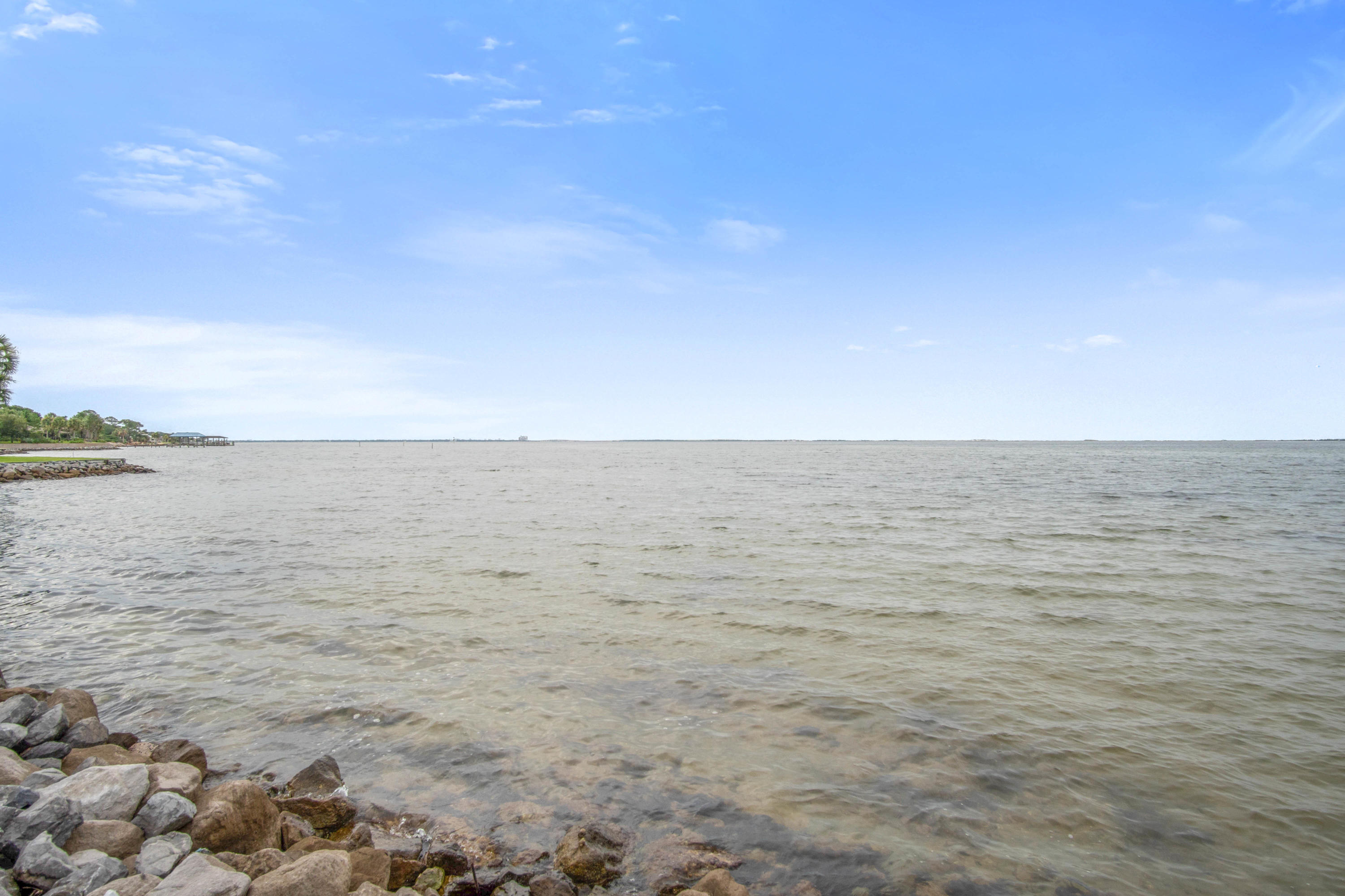 FINISTERRA CONDO - Residential