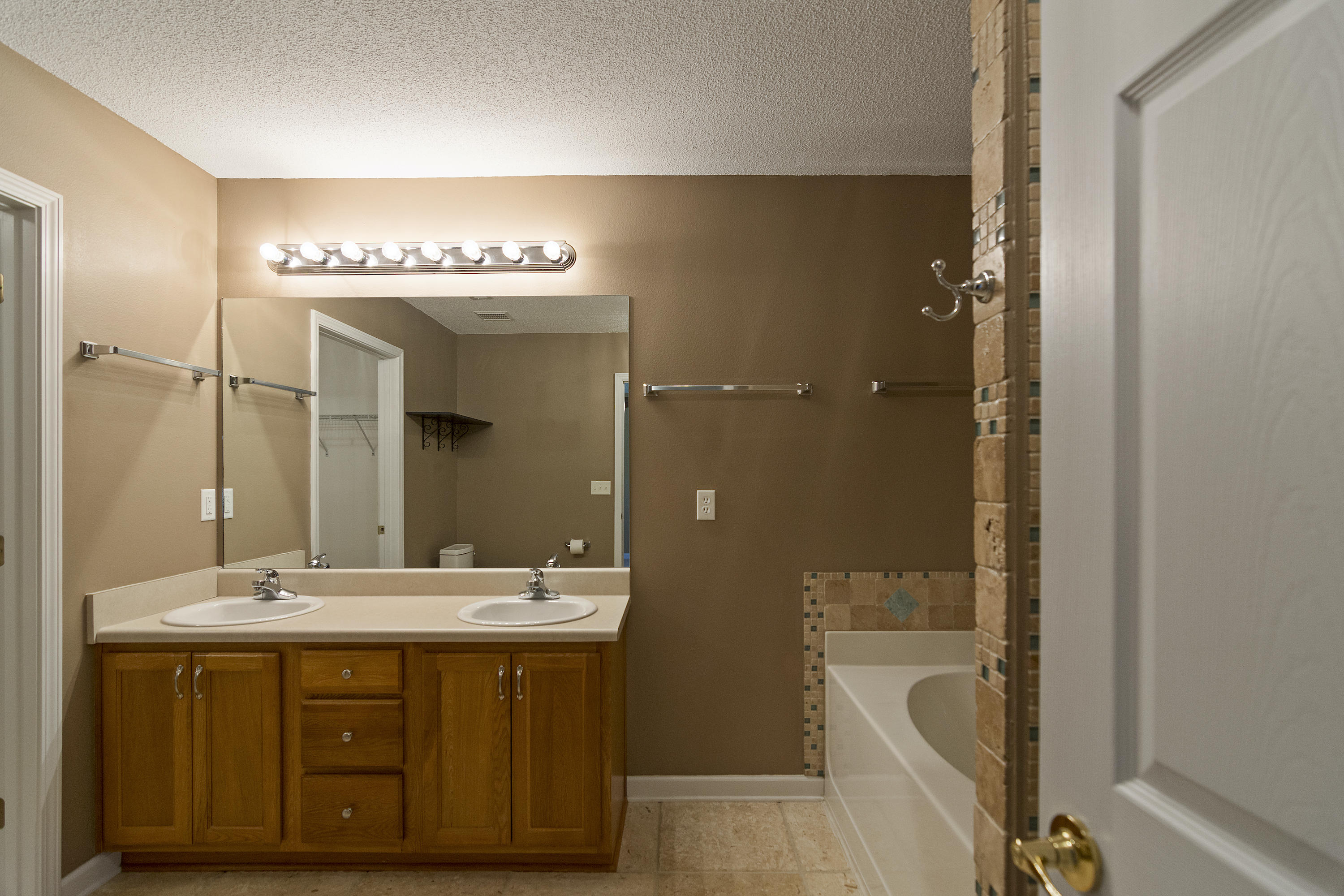 TRIPLE LAKES ESTATES - Residential