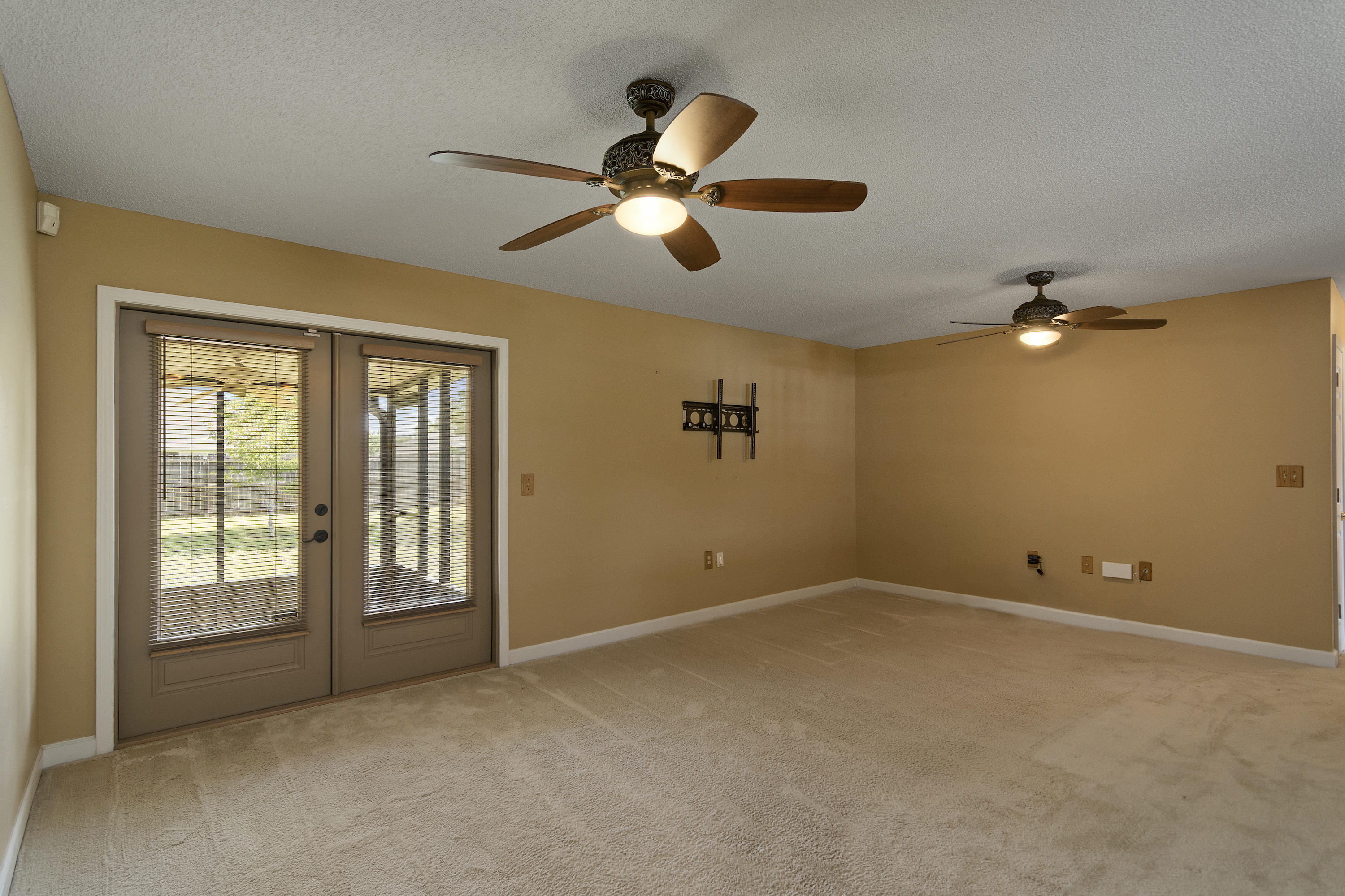 TRIPLE LAKES ESTATES - Residential