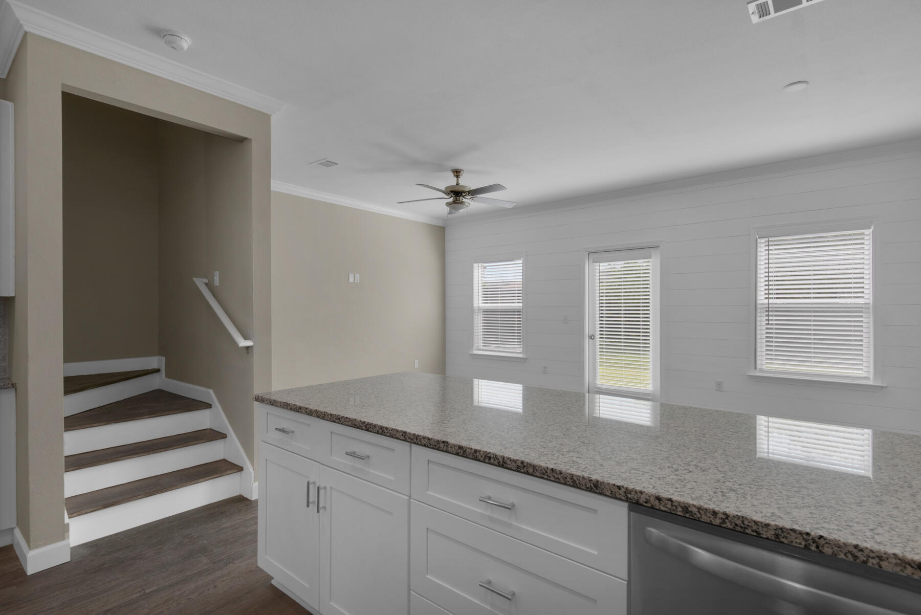 STABLE LANES - Residential