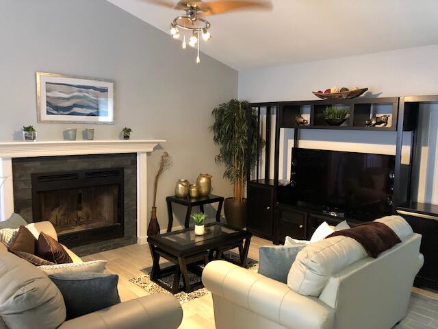 LIVE OAK MANORS - Residential Lease