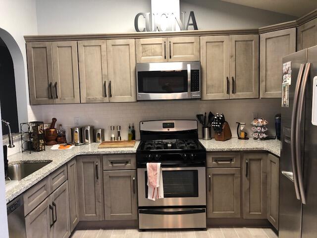 LIVE OAK MANORS - Residential Lease