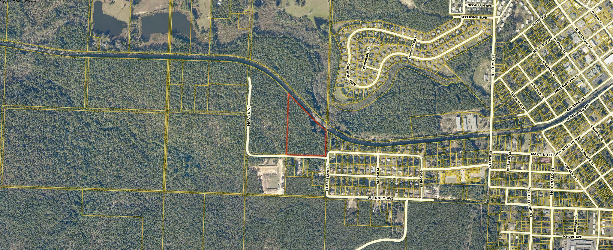 Beautiful, all-wooded lot in northwest Crestview! This lot provides an ideal location for those who yearn for scenic country living. Backs up to the railroad tracks with only 1 way in & out. Lot features a great location because it is close to downtown Crestview and everything it has to offer, including restaurants and shopping. Lot is also located near I-10.