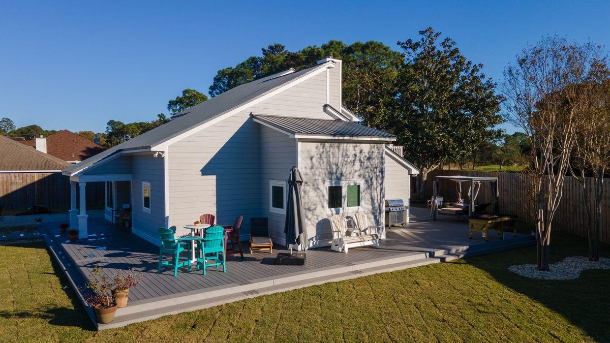 WHISPERING OAKS - Residential