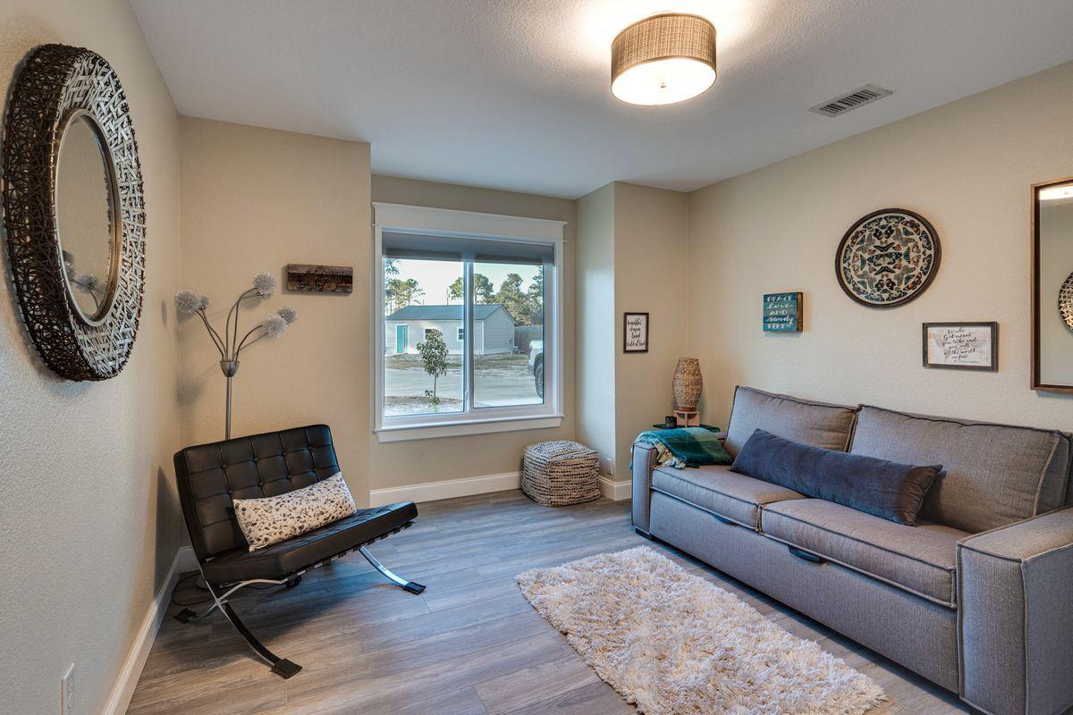 WHISPERING OAKS - Residential