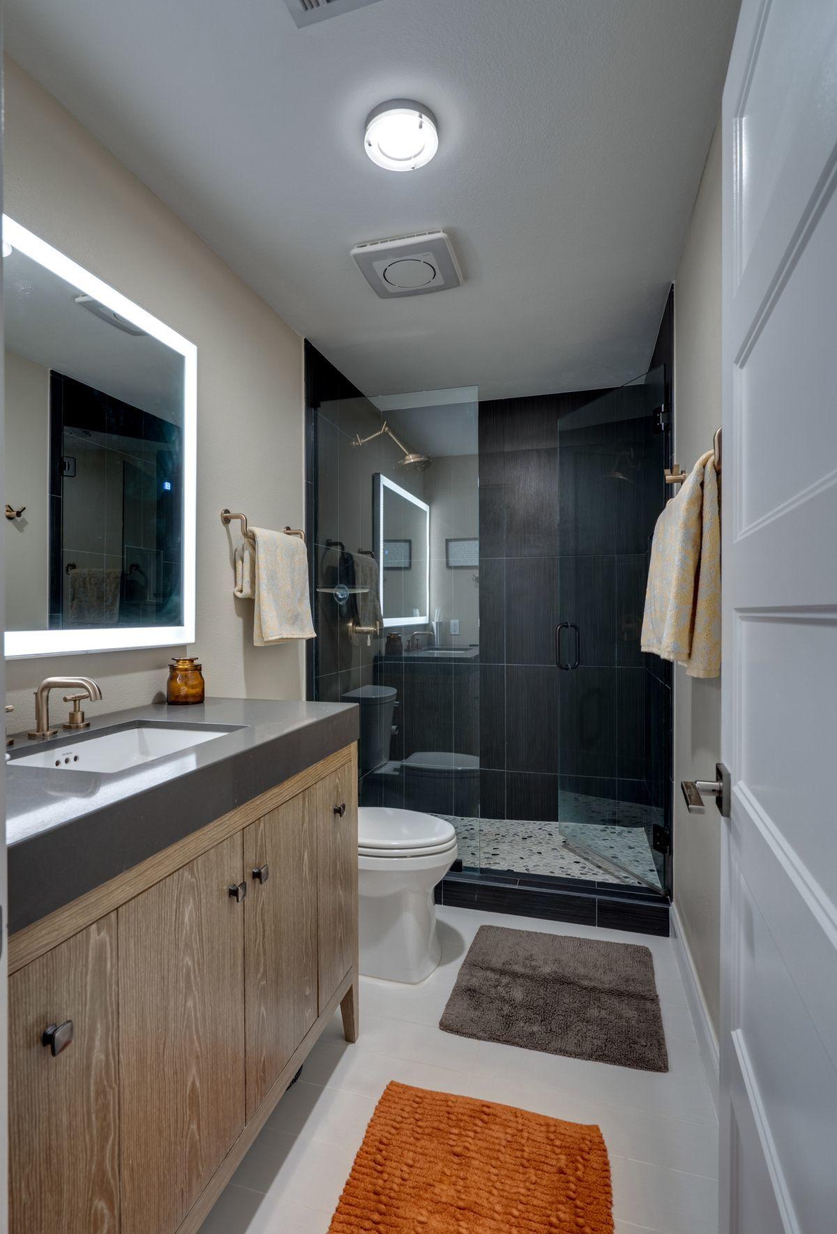 WHISPERING OAKS - Residential