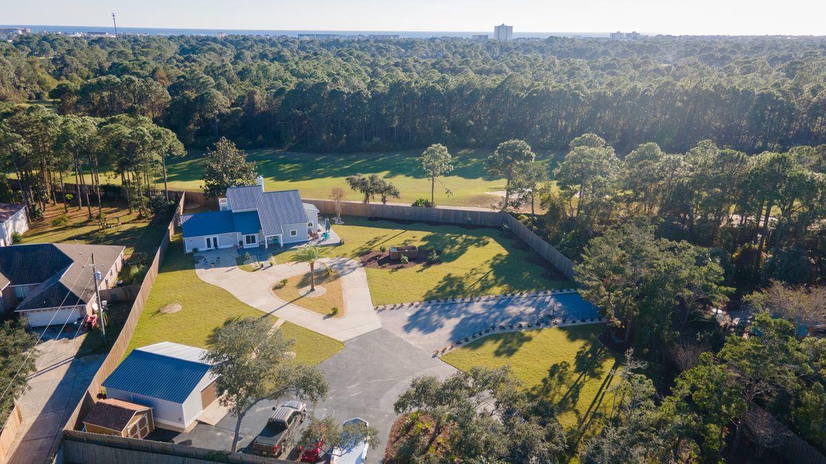 WHISPERING OAKS - Residential