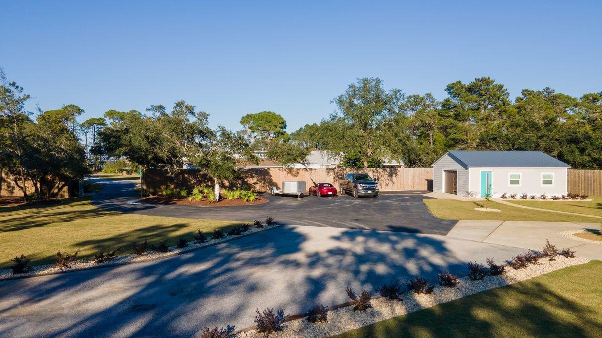 WHISPERING OAKS - Residential
