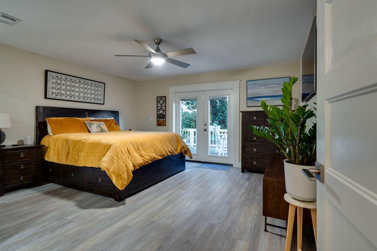 WHISPERING OAKS - Residential