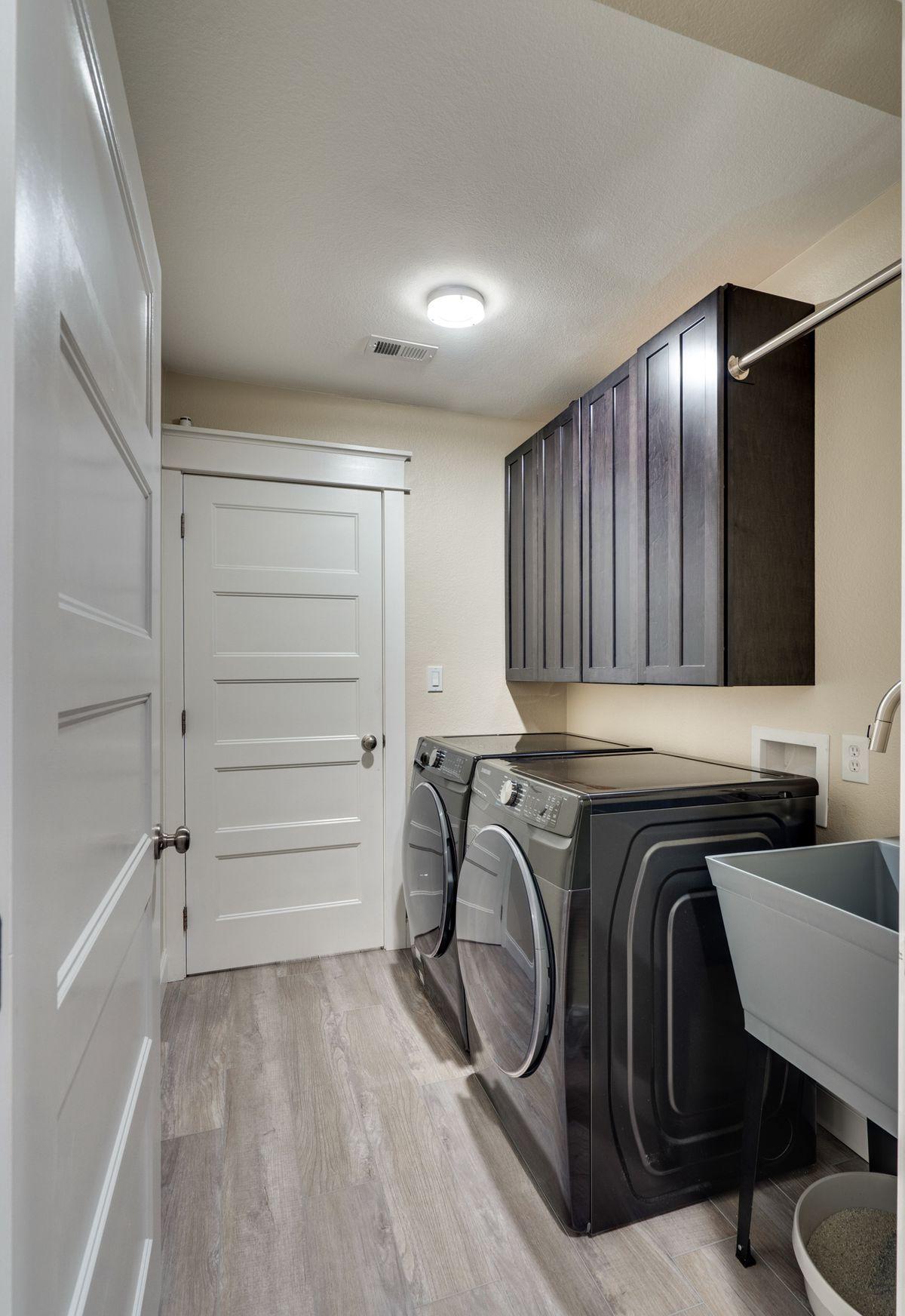 WHISPERING OAKS - Residential