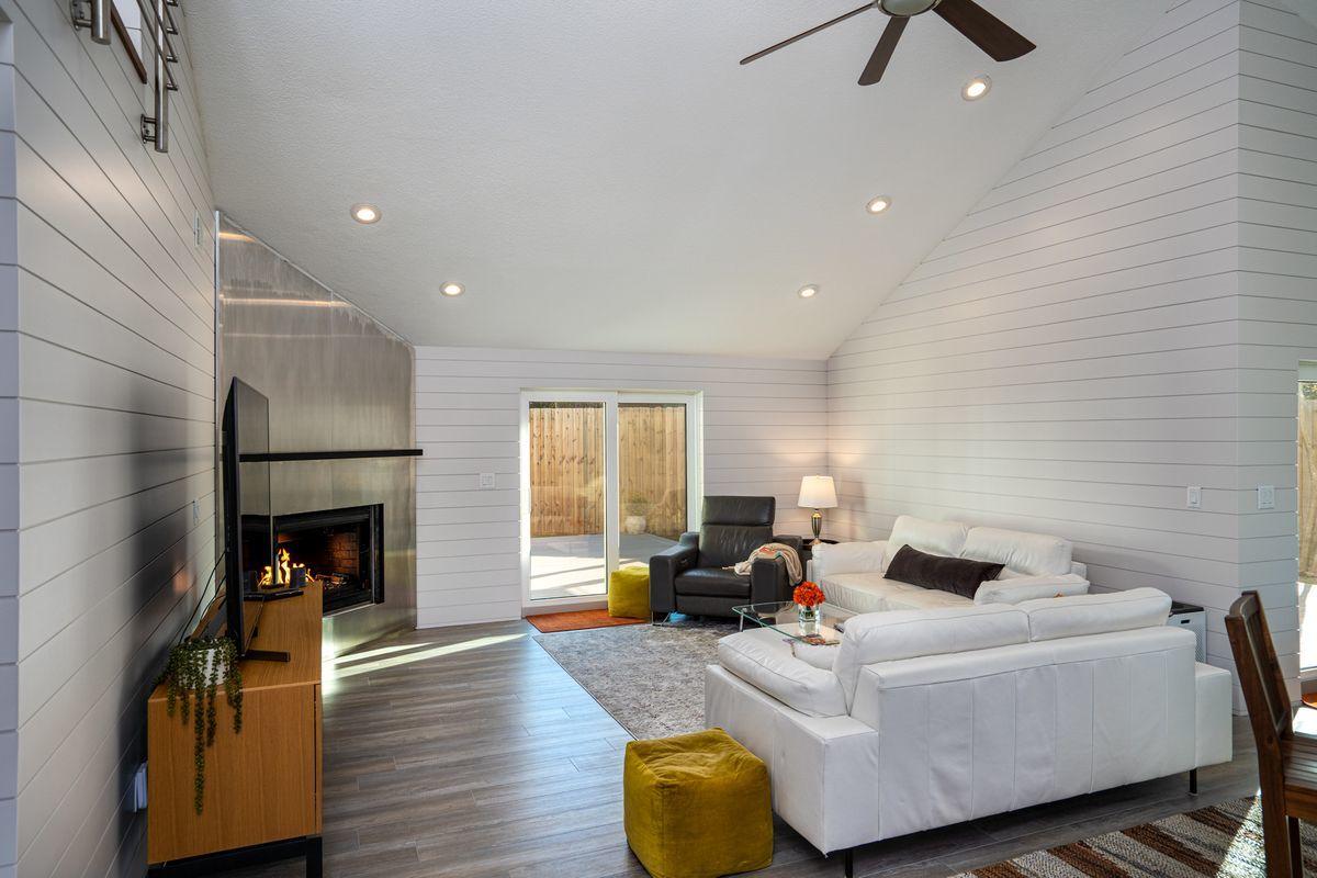 WHISPERING OAKS - Residential