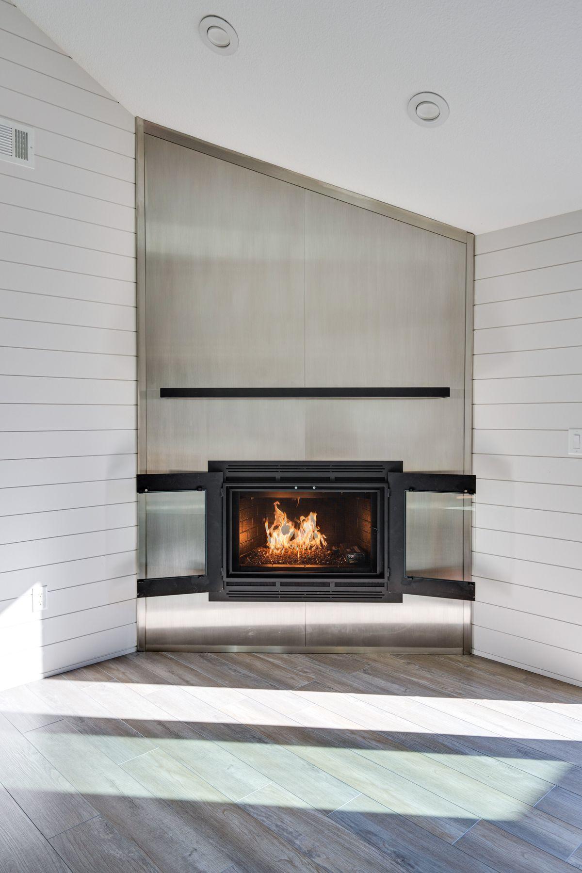 WHISPERING OAKS - Residential