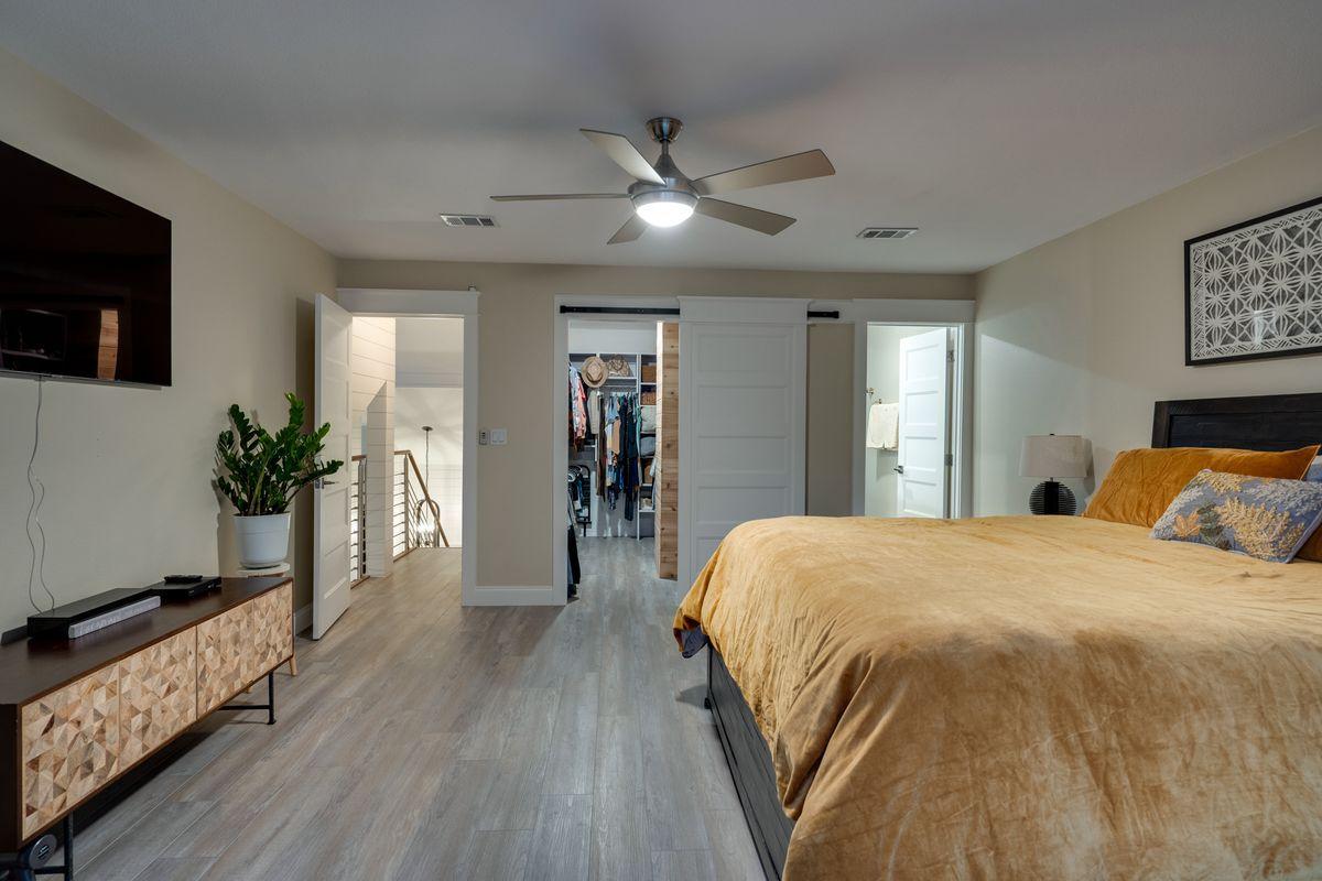 WHISPERING OAKS - Residential