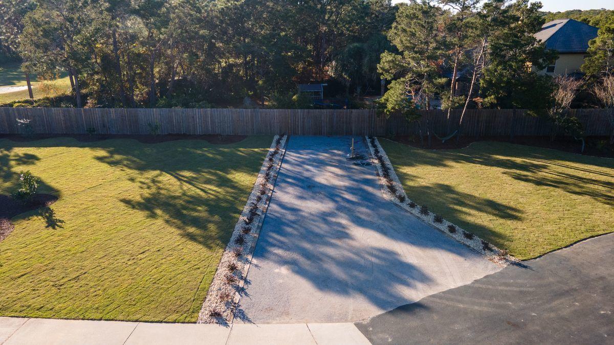 WHISPERING OAKS - Residential