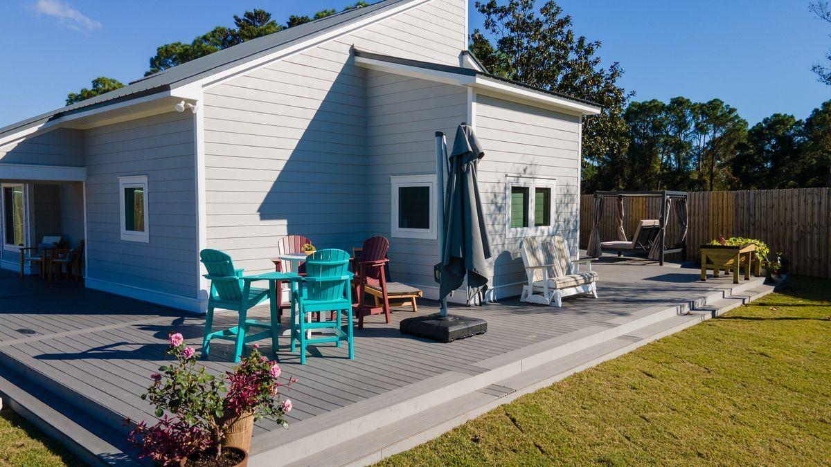 WHISPERING OAKS - Residential