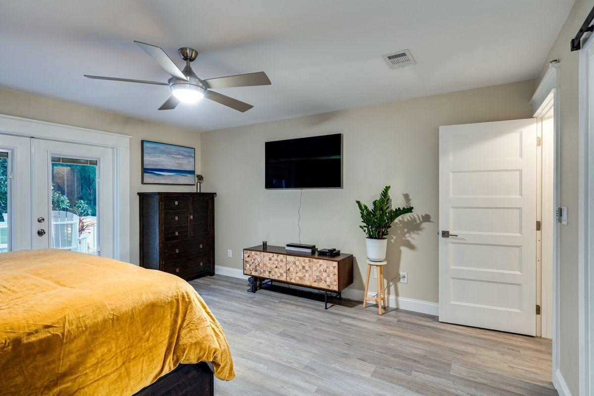 WHISPERING OAKS - Residential