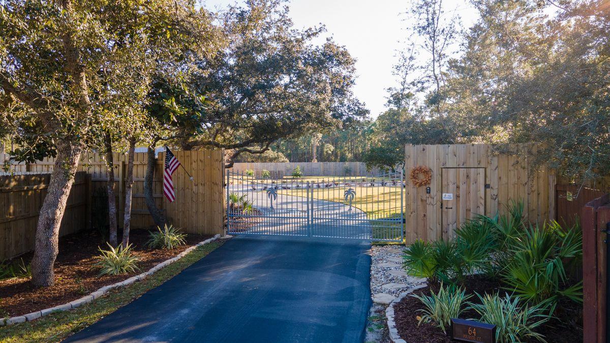 WHISPERING OAKS - Residential