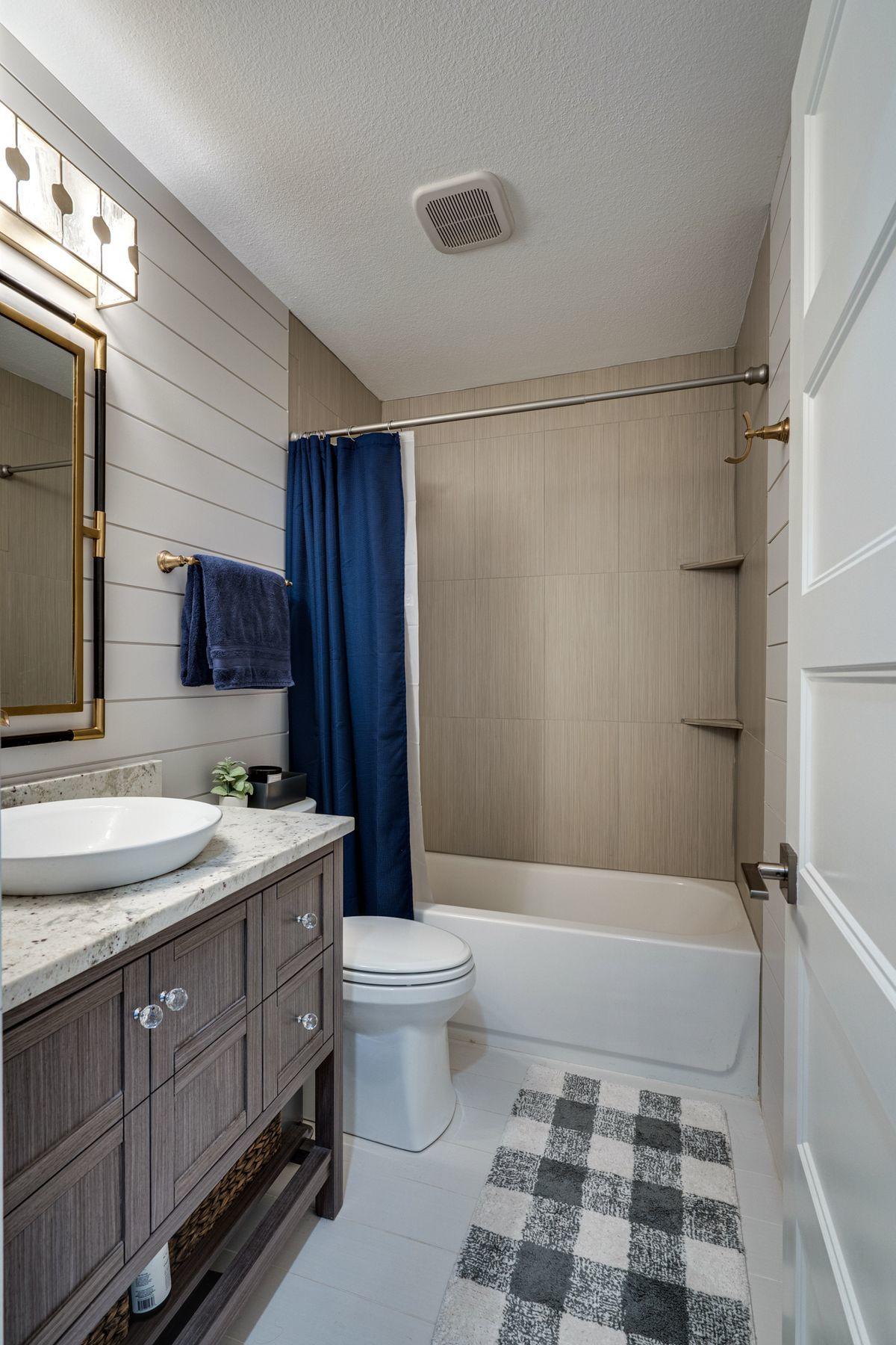 WHISPERING OAKS - Residential