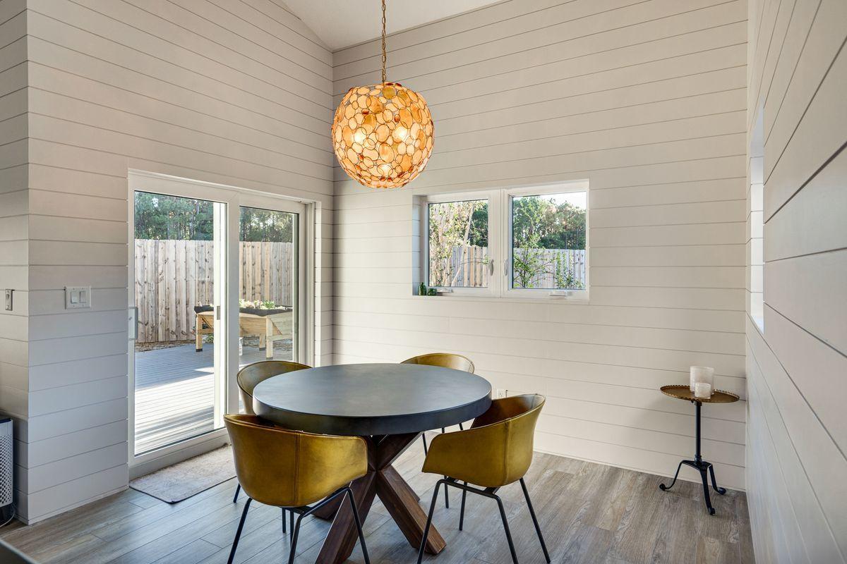 WHISPERING OAKS - Residential