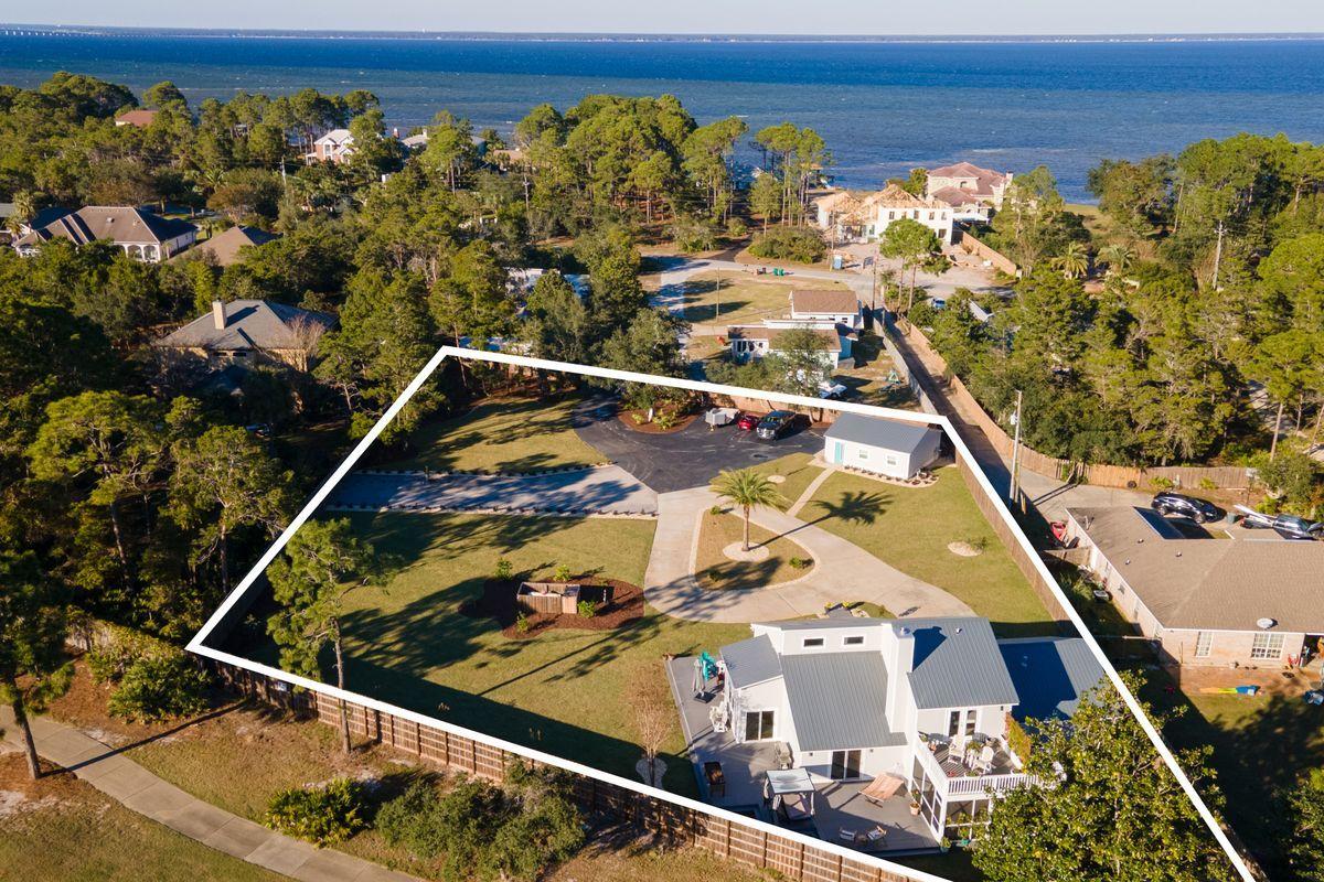 WHISPERING OAKS - Residential