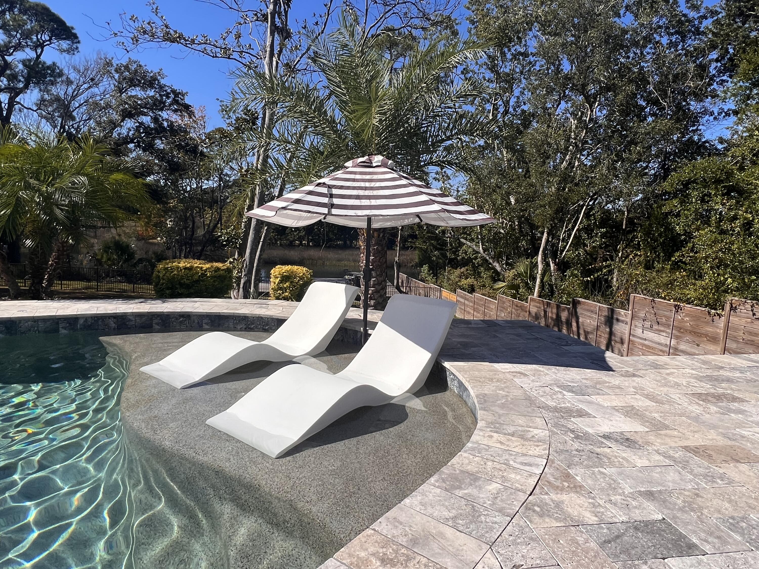 ROBLEDAL ESTATES - Residential
