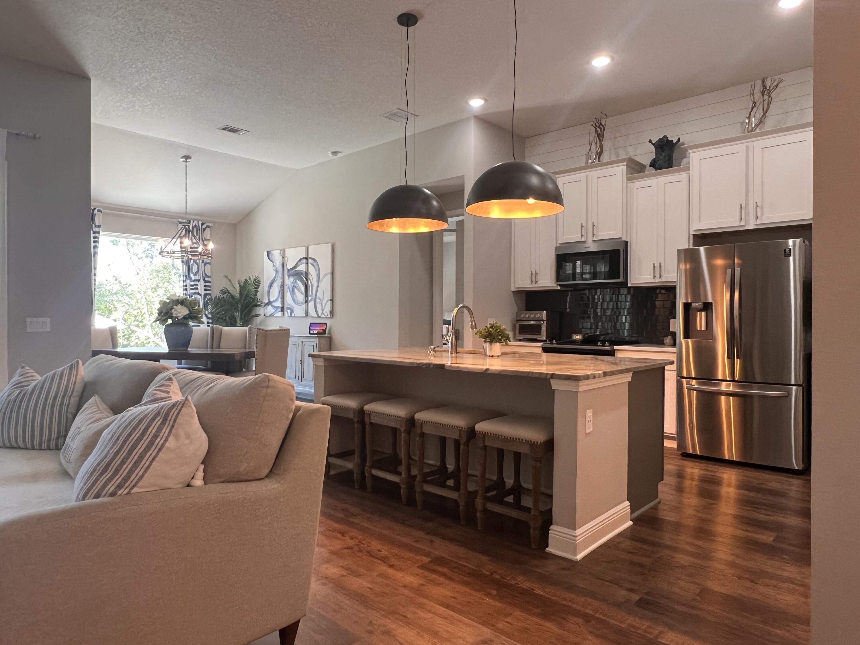 ROBLEDAL ESTATES - Residential