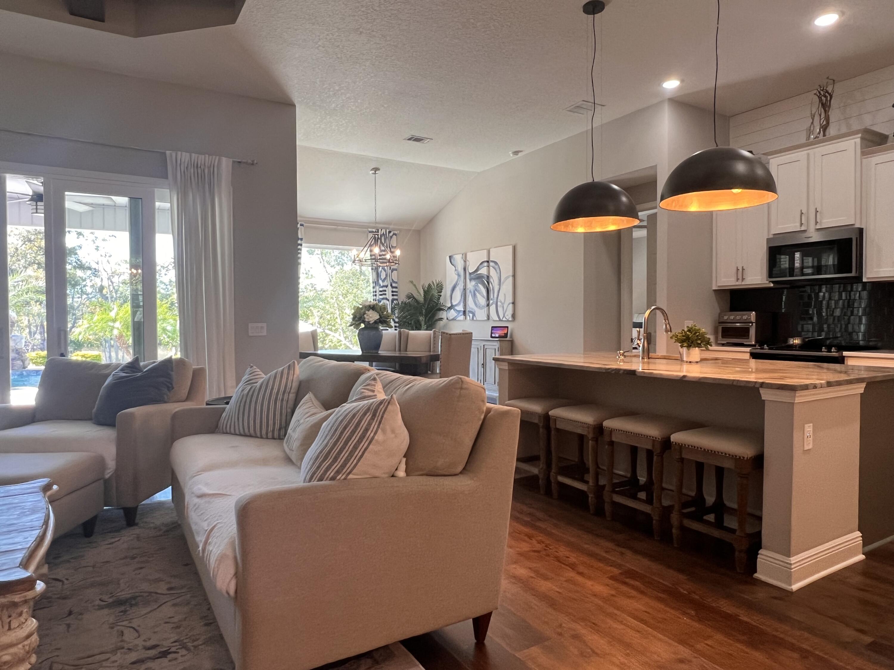 ROBLEDAL ESTATES - Residential