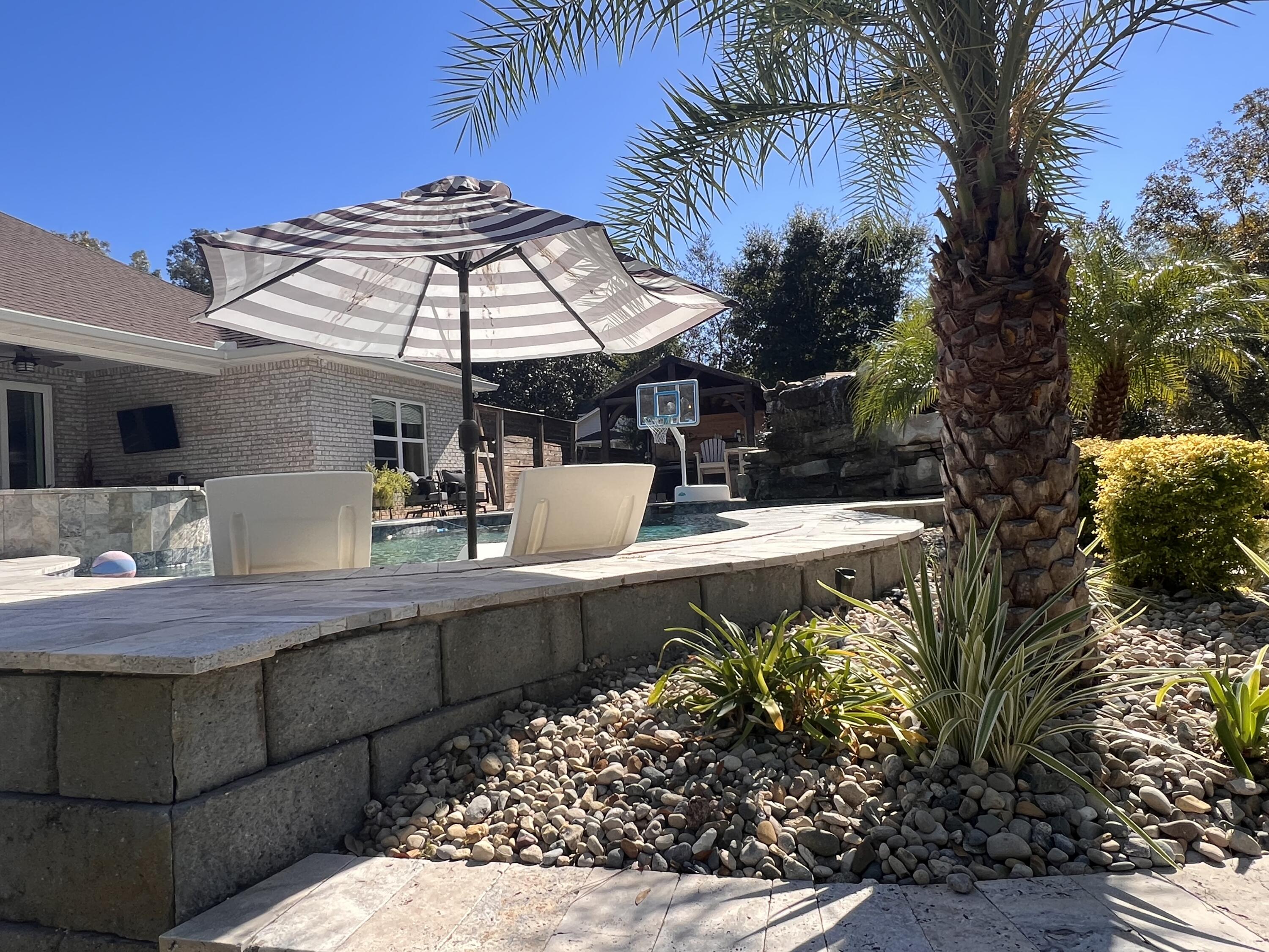 ROBLEDAL ESTATES - Residential