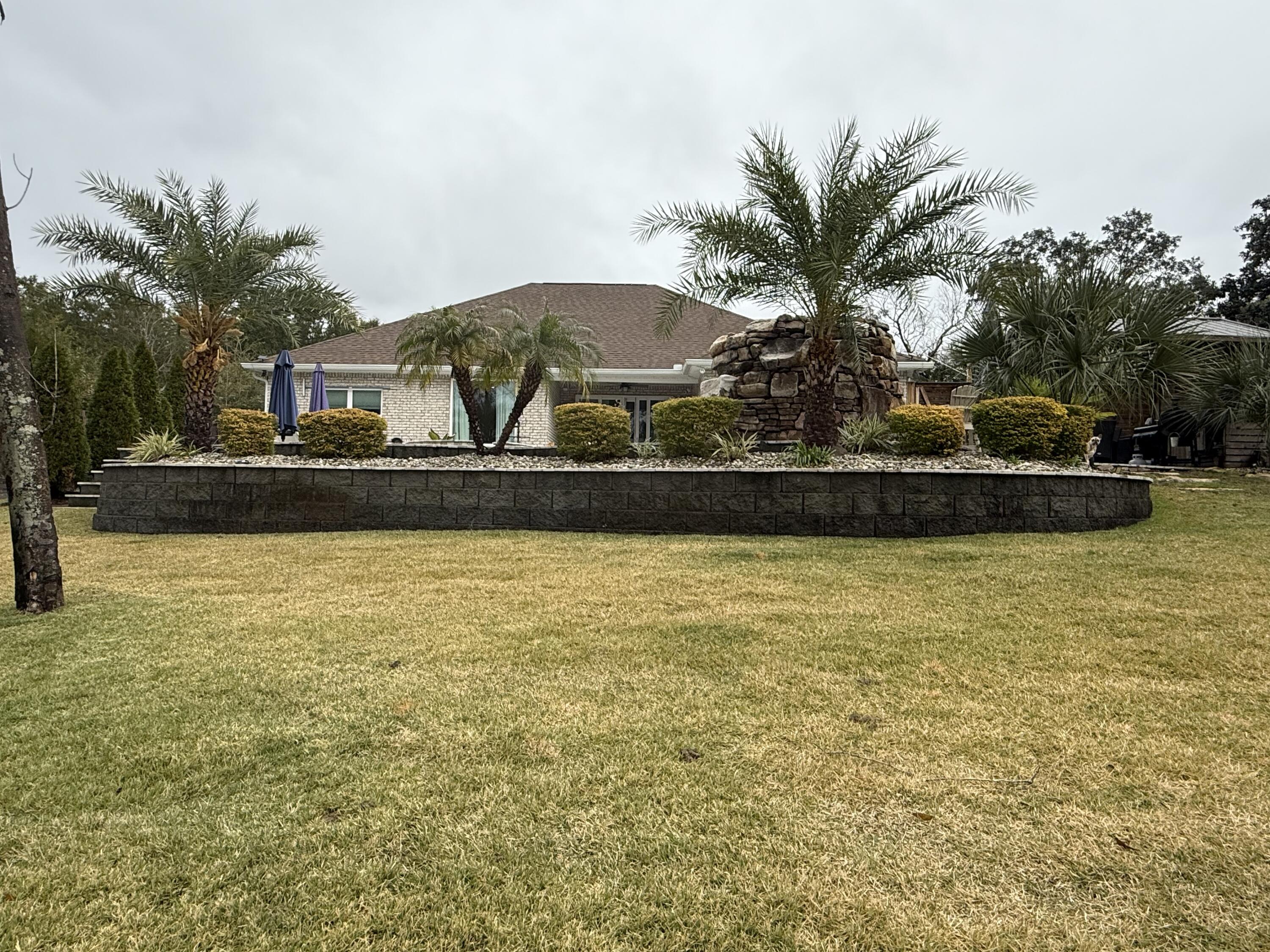 ROBLEDAL ESTATES - Residential