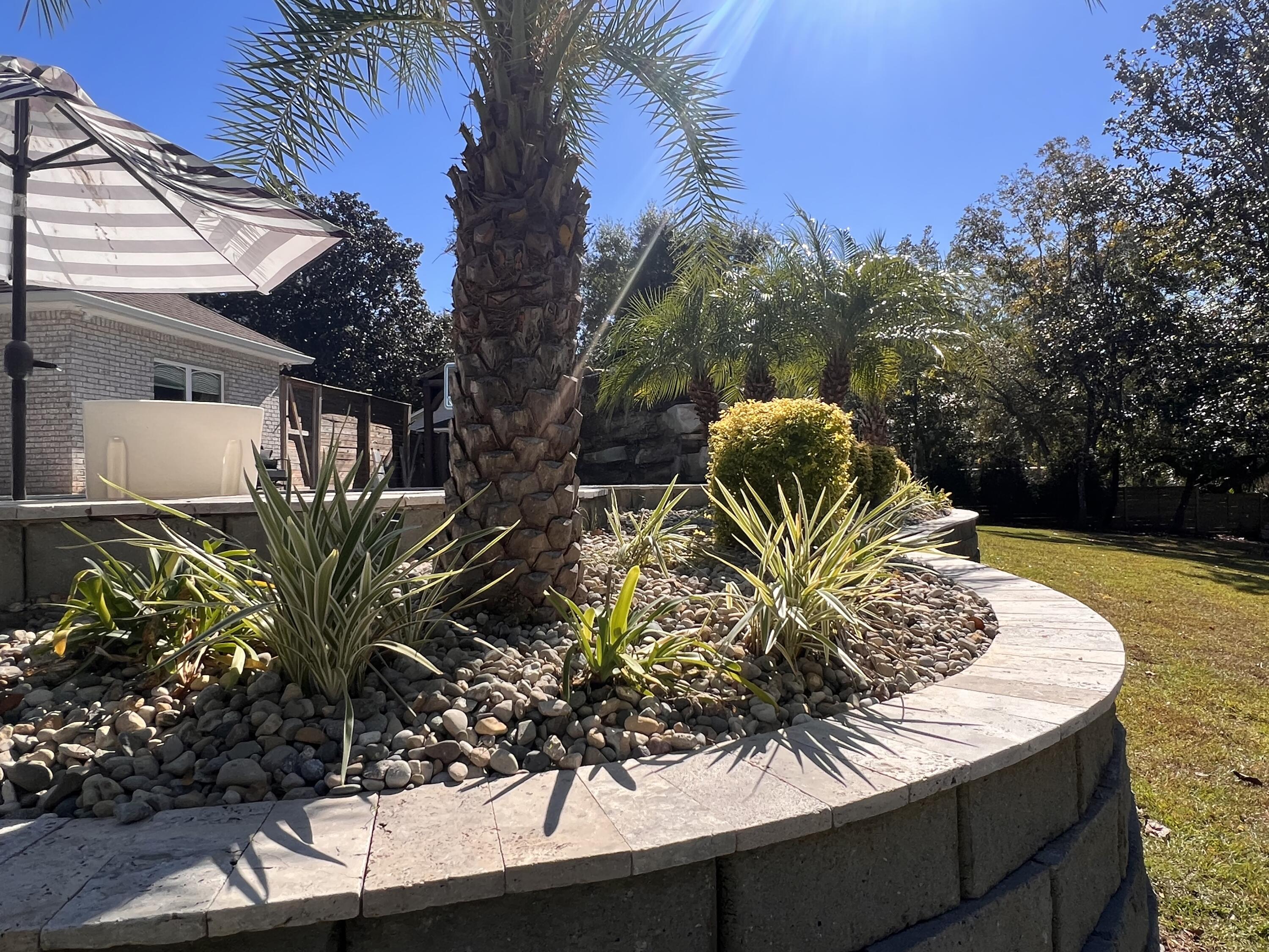 ROBLEDAL ESTATES - Residential
