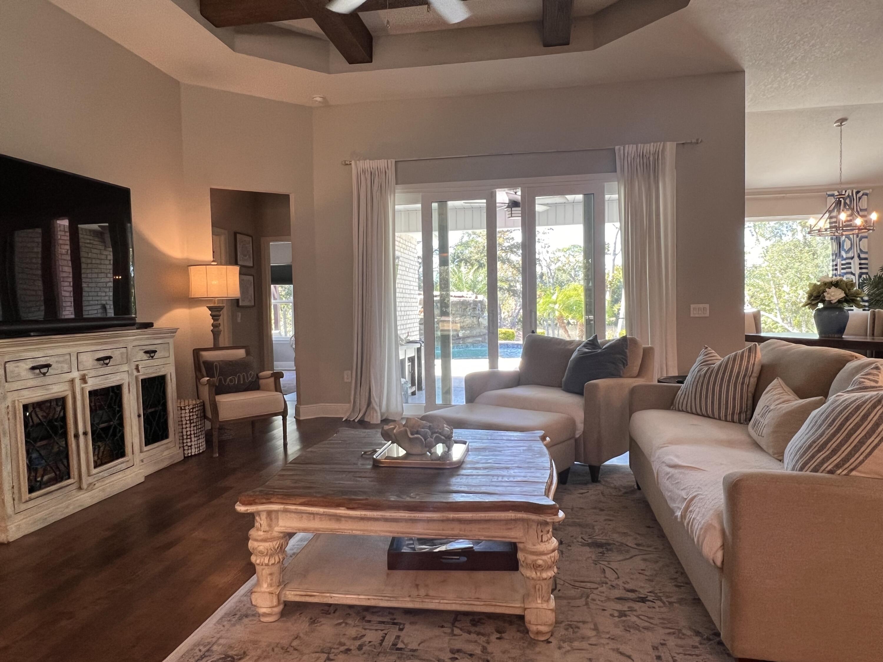 ROBLEDAL ESTATES - Residential