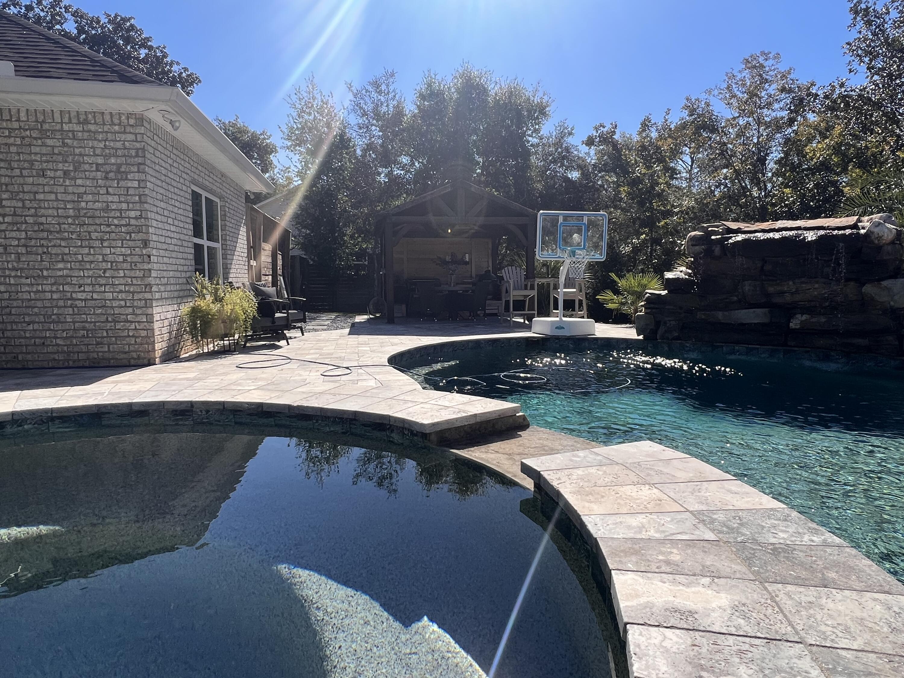 ROBLEDAL ESTATES - Residential