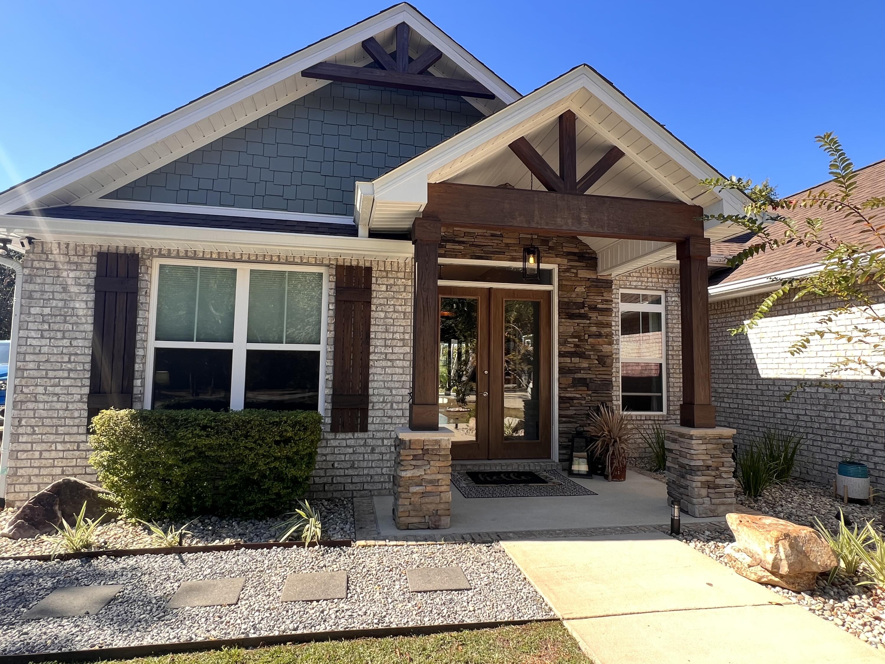 ROBLEDAL ESTATES - Residential