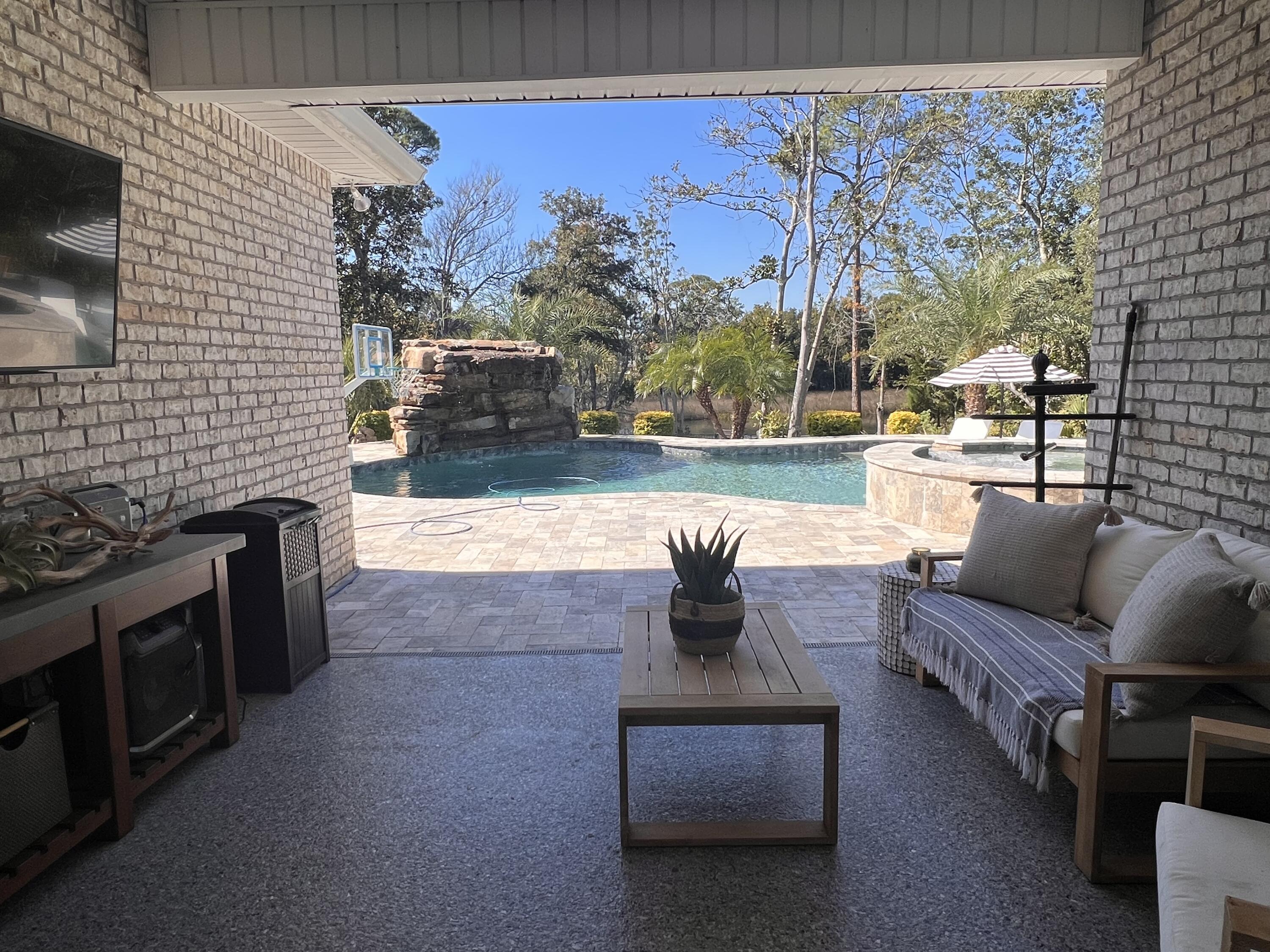 ROBLEDAL ESTATES - Residential