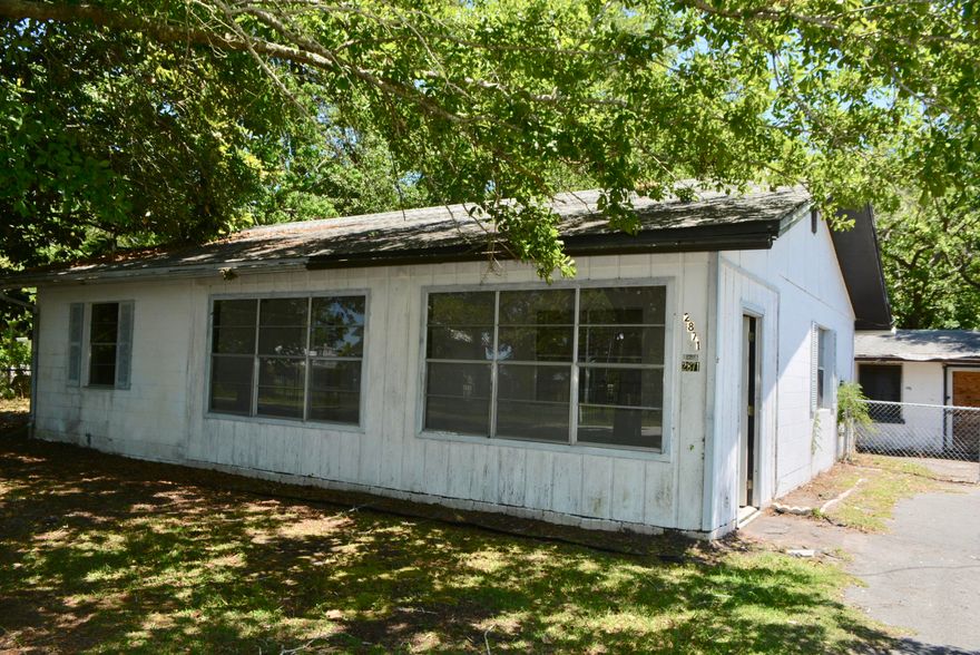 REO. GREAT LOCATION! This Florida Cottage is located across the street from the Choctawhatchee Bay in Freeport Florida!! Lots of charm and potential for this adorable original condition home. 2 Bedrooms/1 Bath located on a nice sized fenced lot. Would be a perfect weekend getaway or a fishing camp! Call for more information!