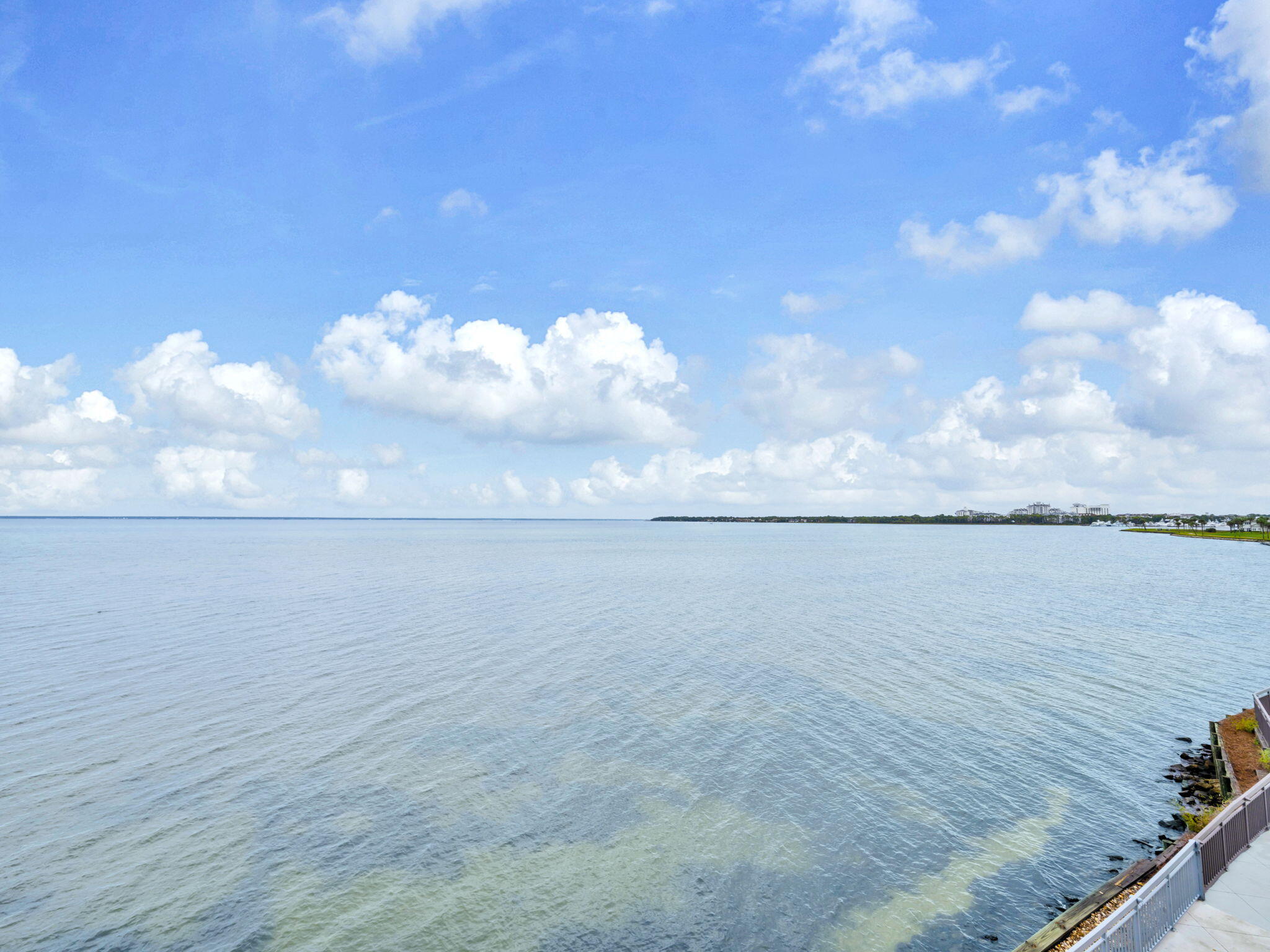 BAYSIDE CONDO SANDESTIN - Residential