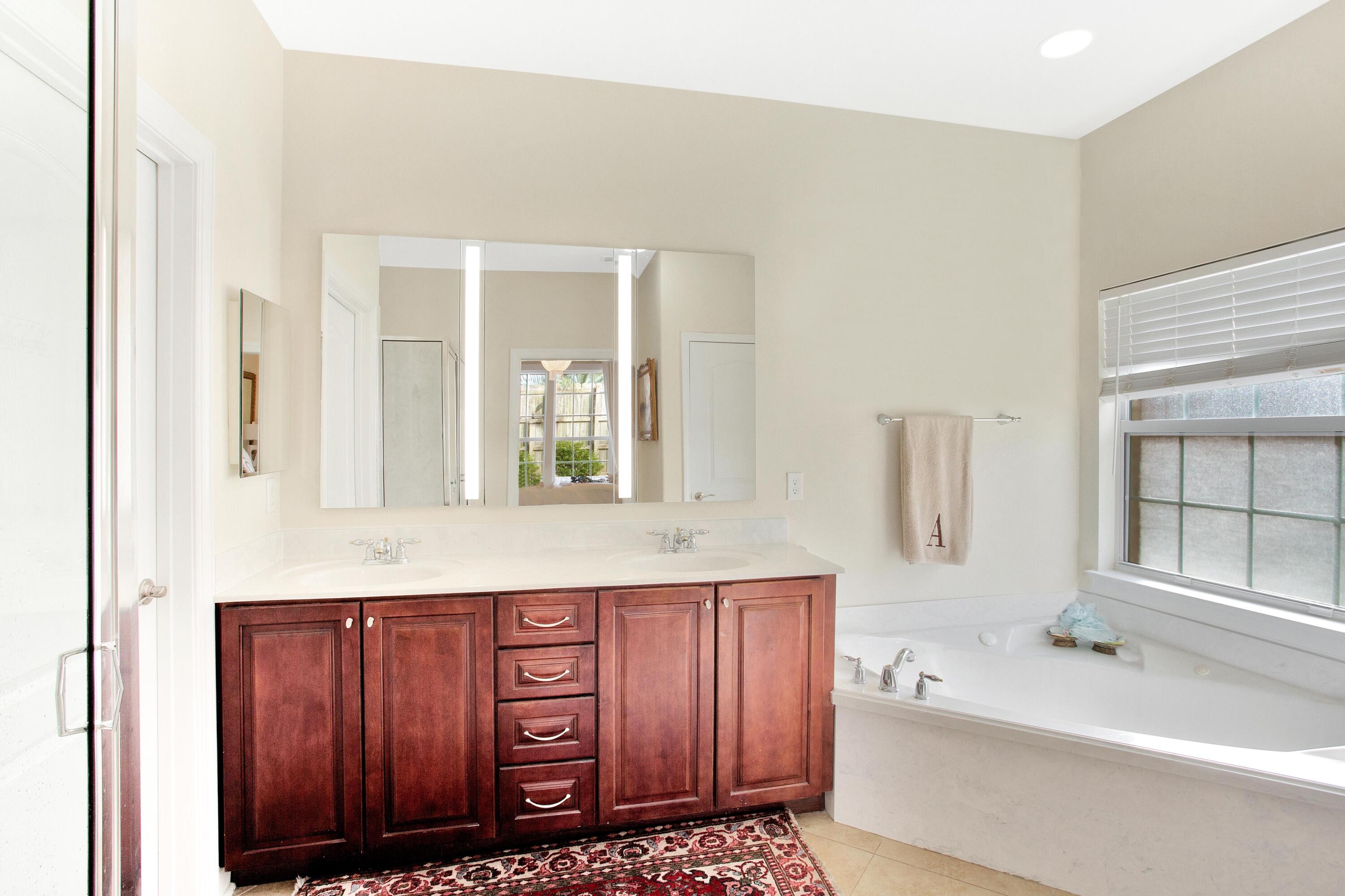 DIAMOND LAKES - Residential