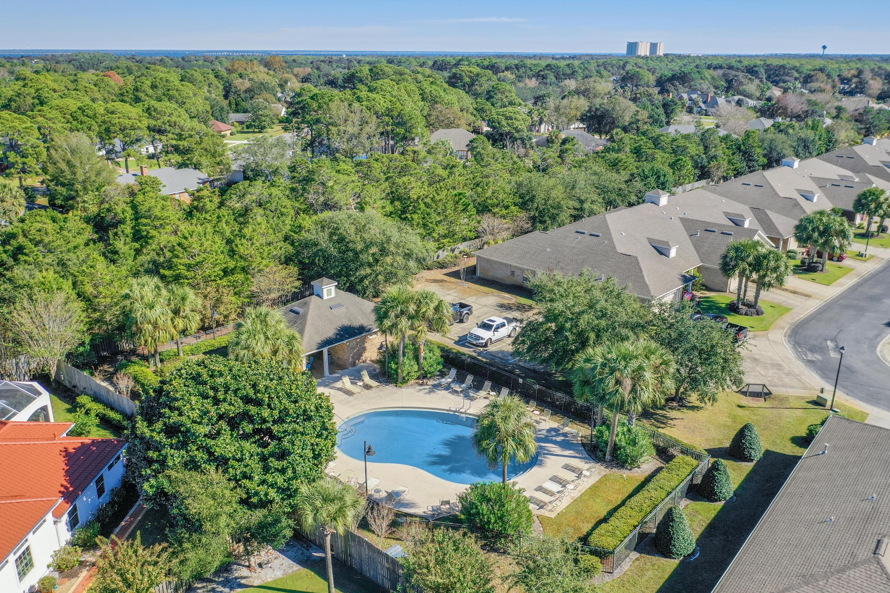 DIAMOND LAKES - Residential