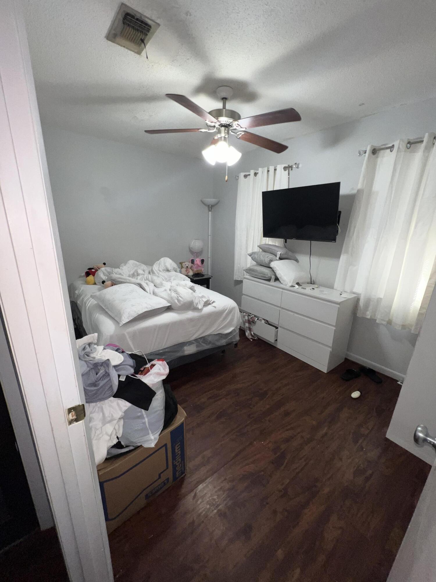 UNIVERSAL OAKS UNIT 4 - Residential