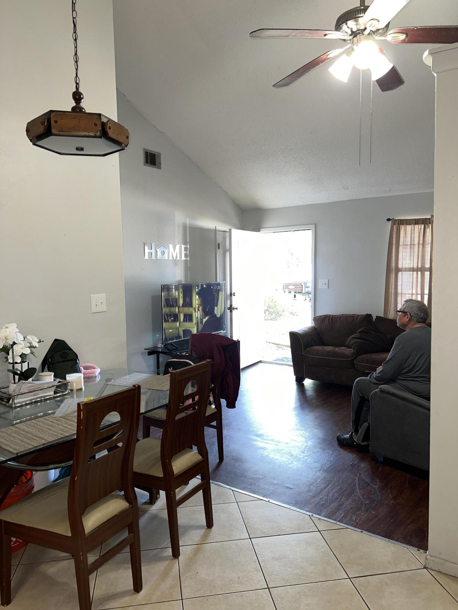 UNIVERSAL OAKS UNIT 4 - Residential