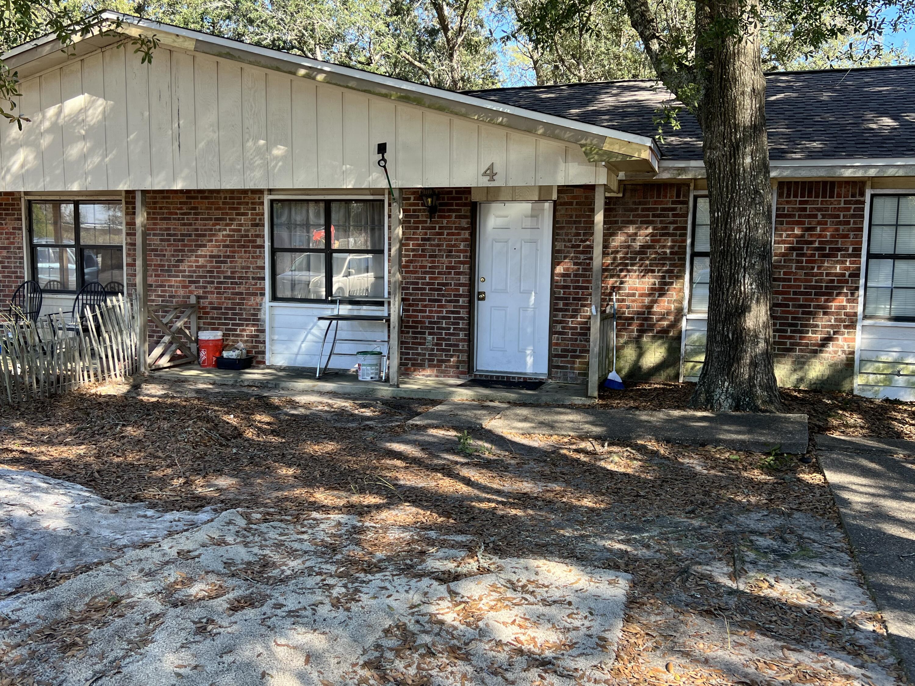 UNIVERSAL OAKS UNIT 4 - Residential