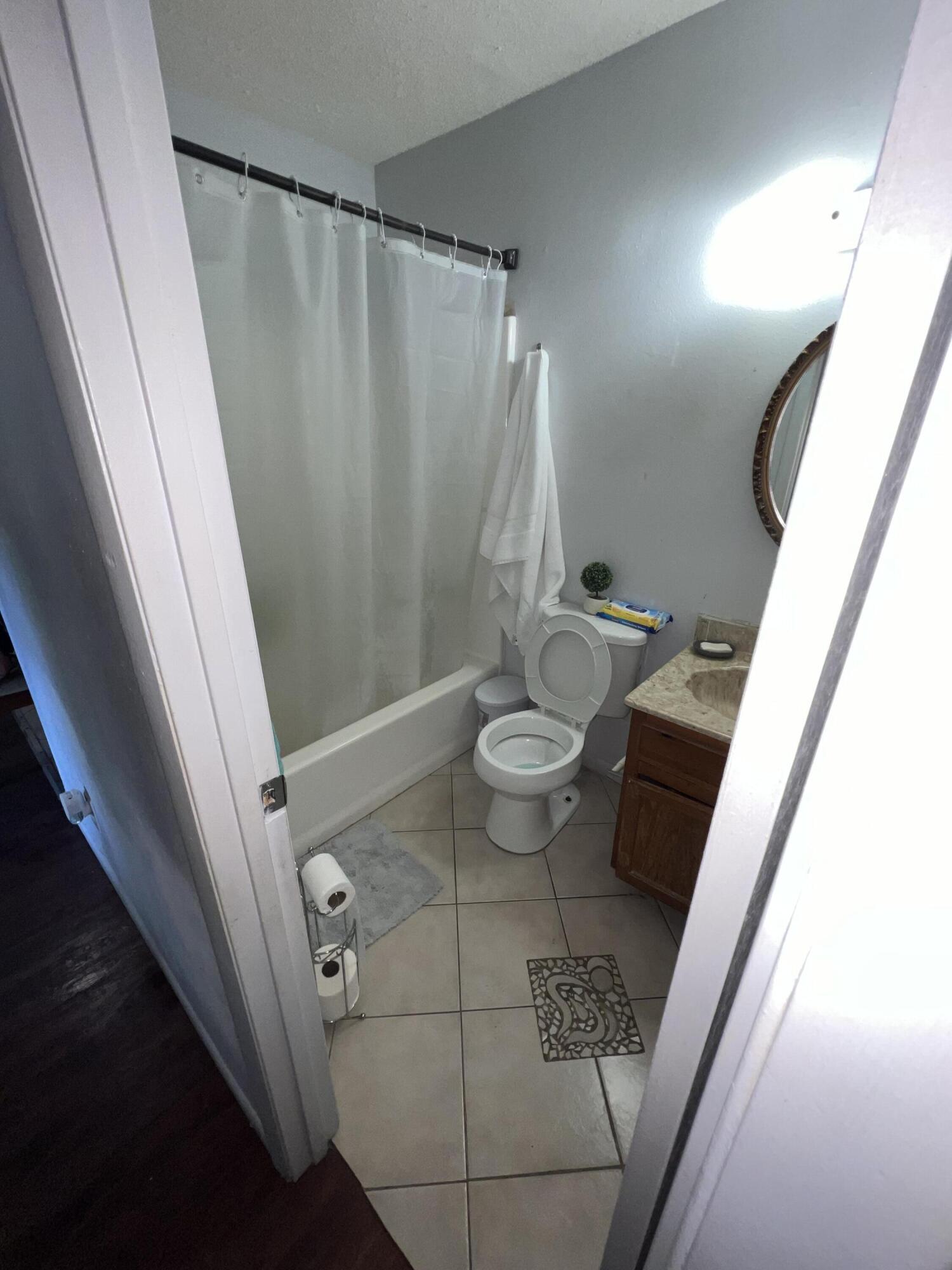 UNIVERSAL OAKS UNIT 4 - Residential