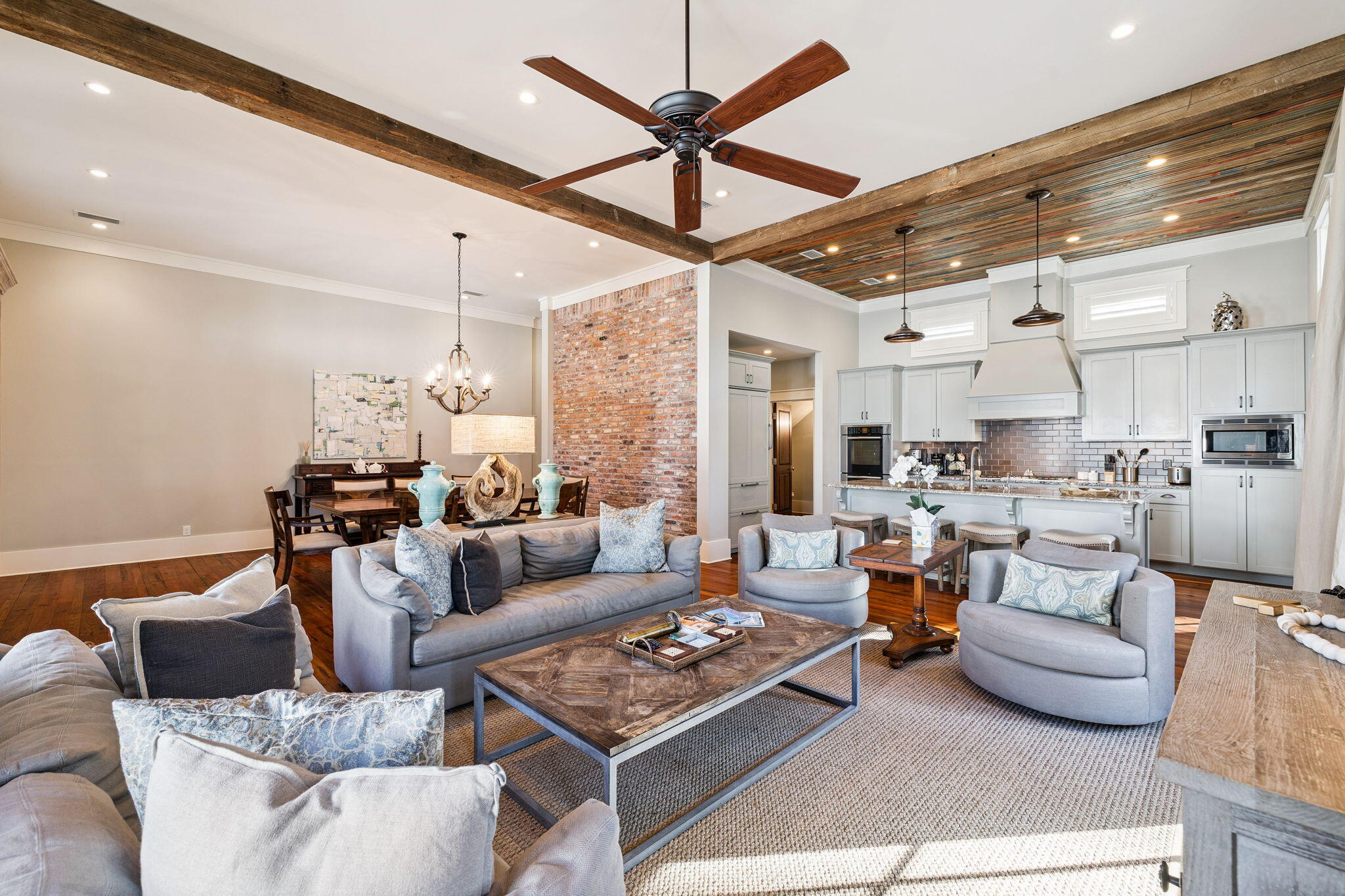 CHURCHILL OAKS - Residential